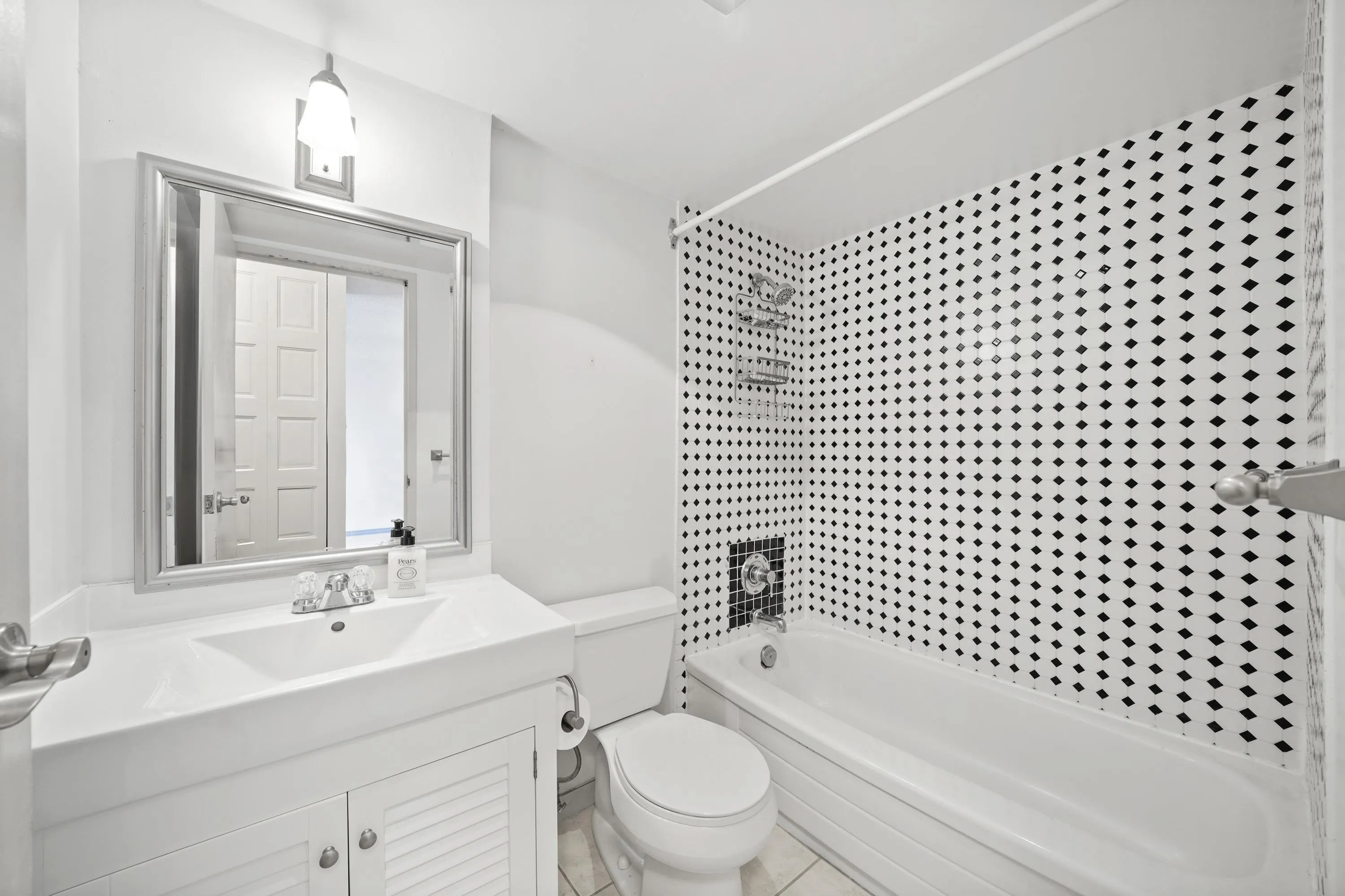 1006 2016 Fullerton Avenue