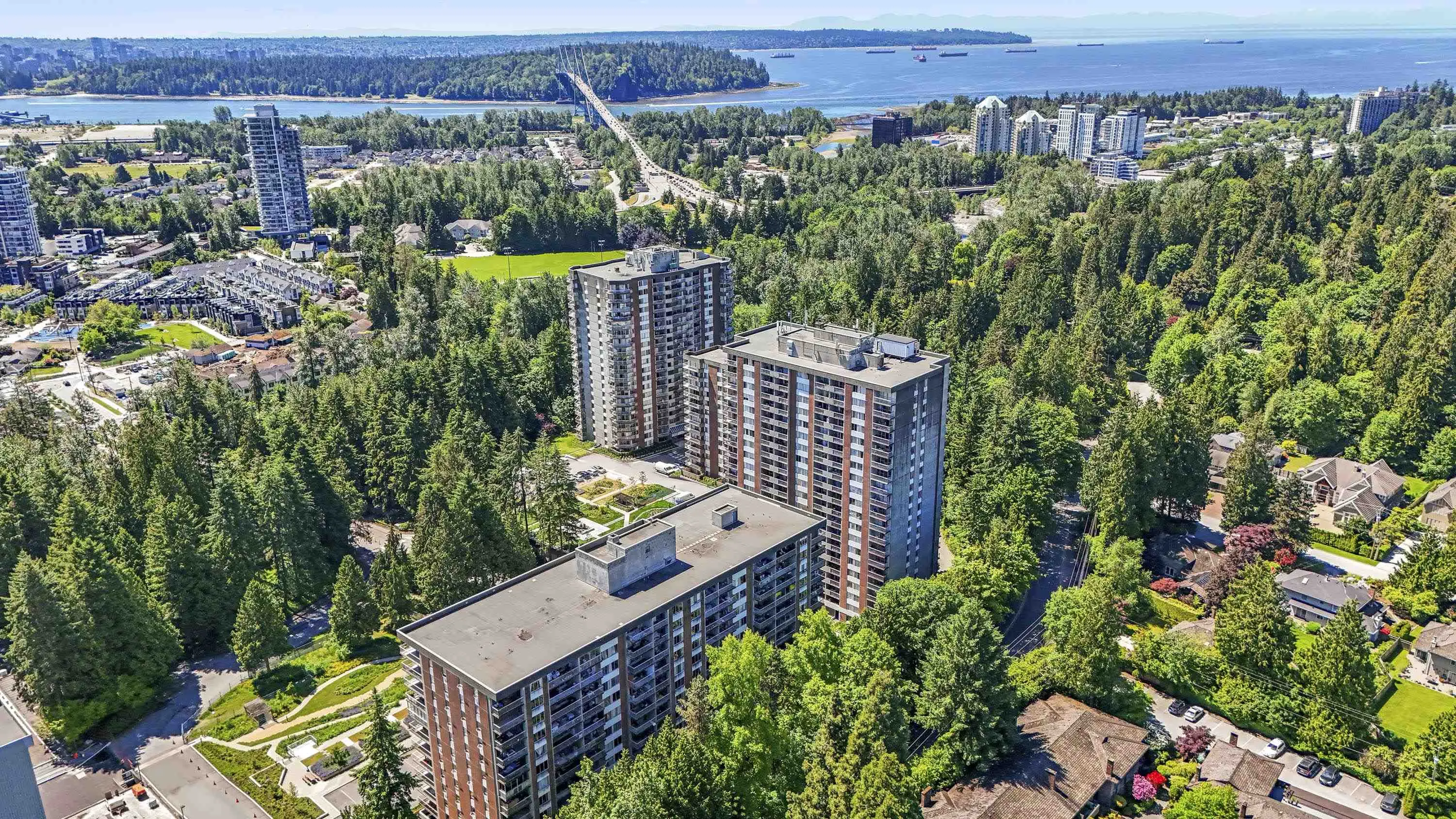 1006 2016 Fullerton Avenue