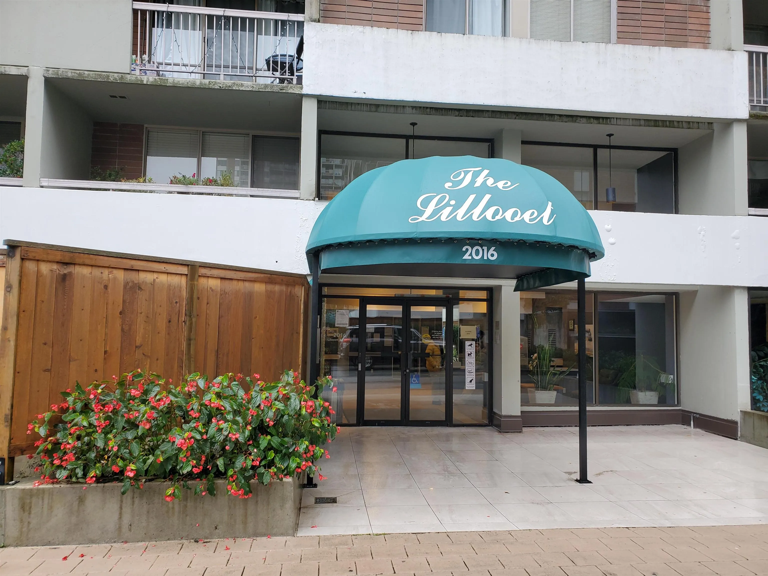 1006 2016 Fullerton Avenue