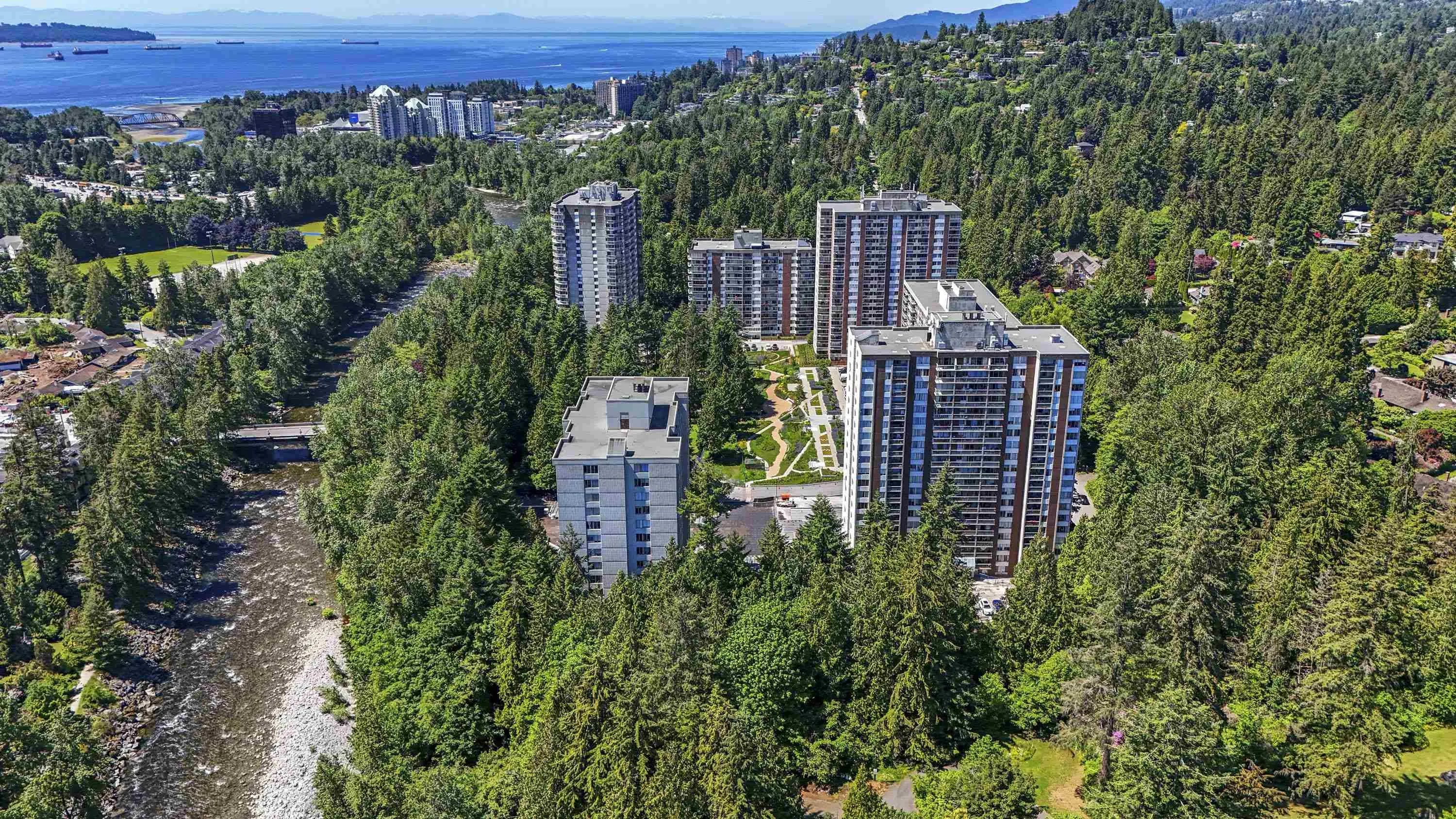 1006 2016 Fullerton Avenue