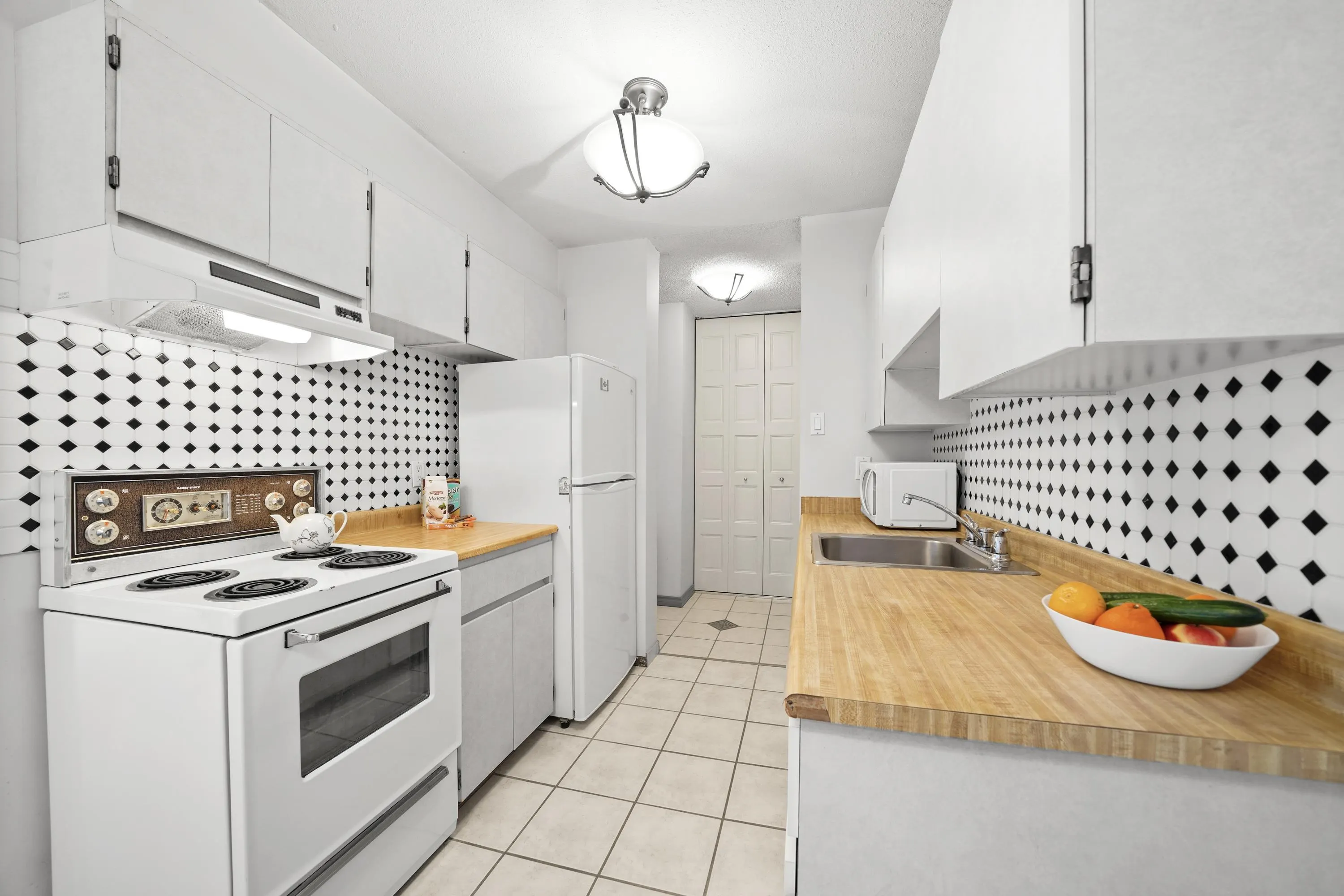 1006 2016 Fullerton Avenue