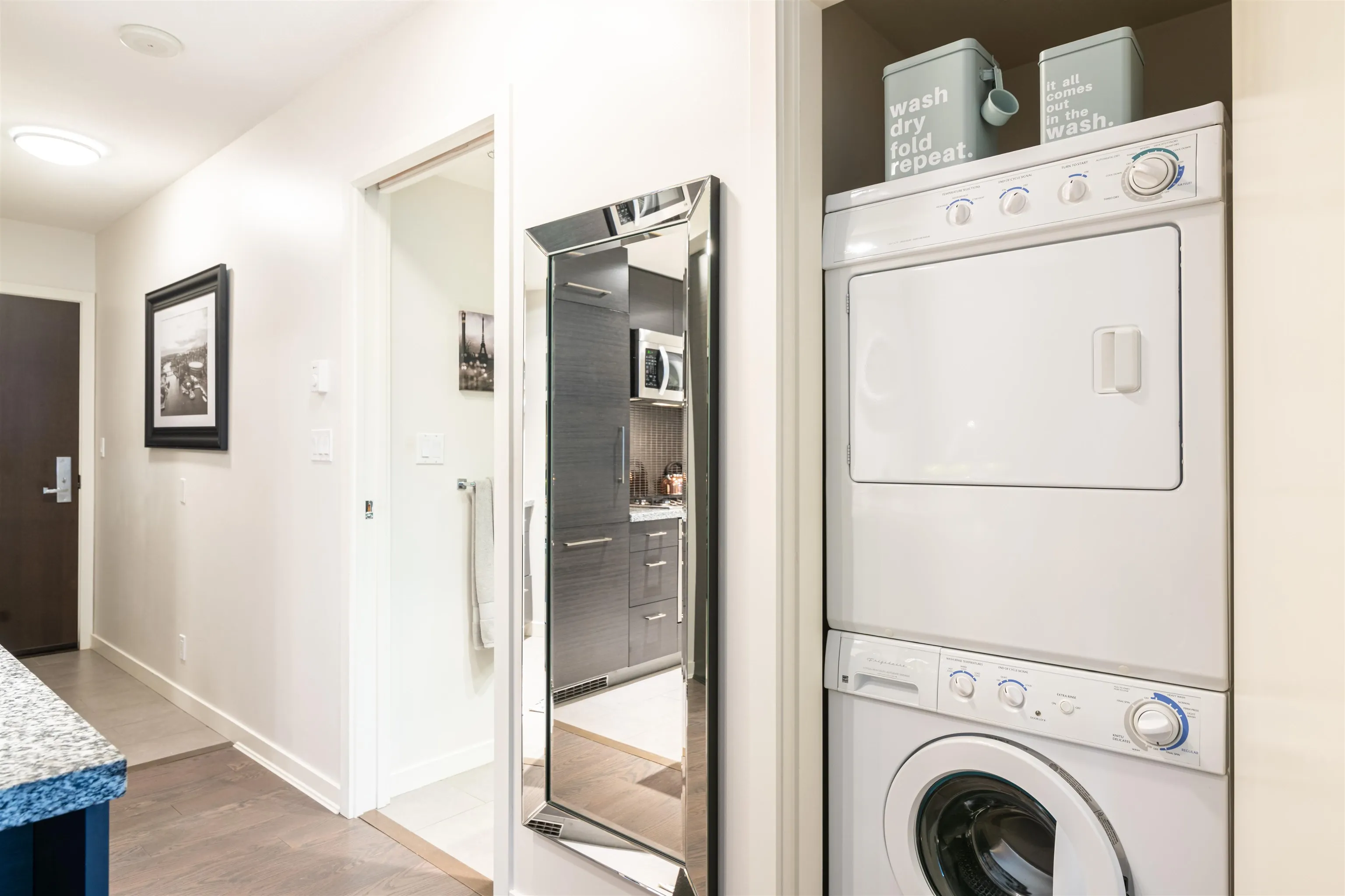 907 833 Homer Street