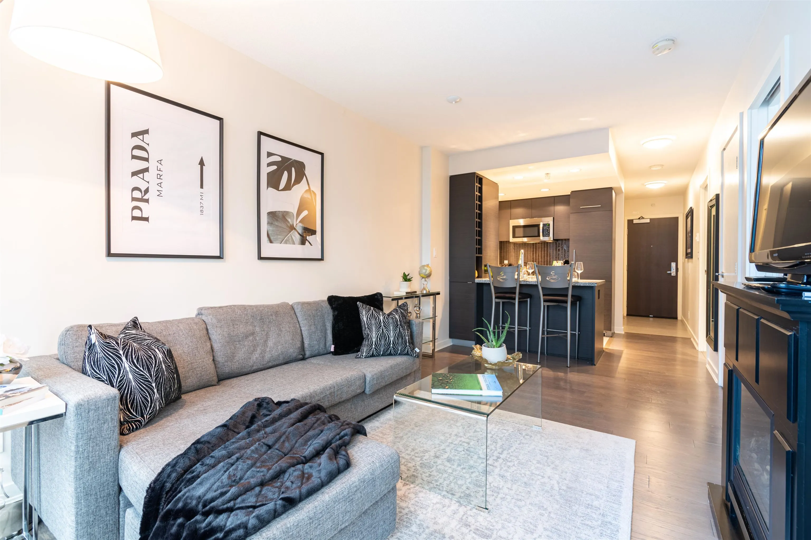 907 833 Homer Street