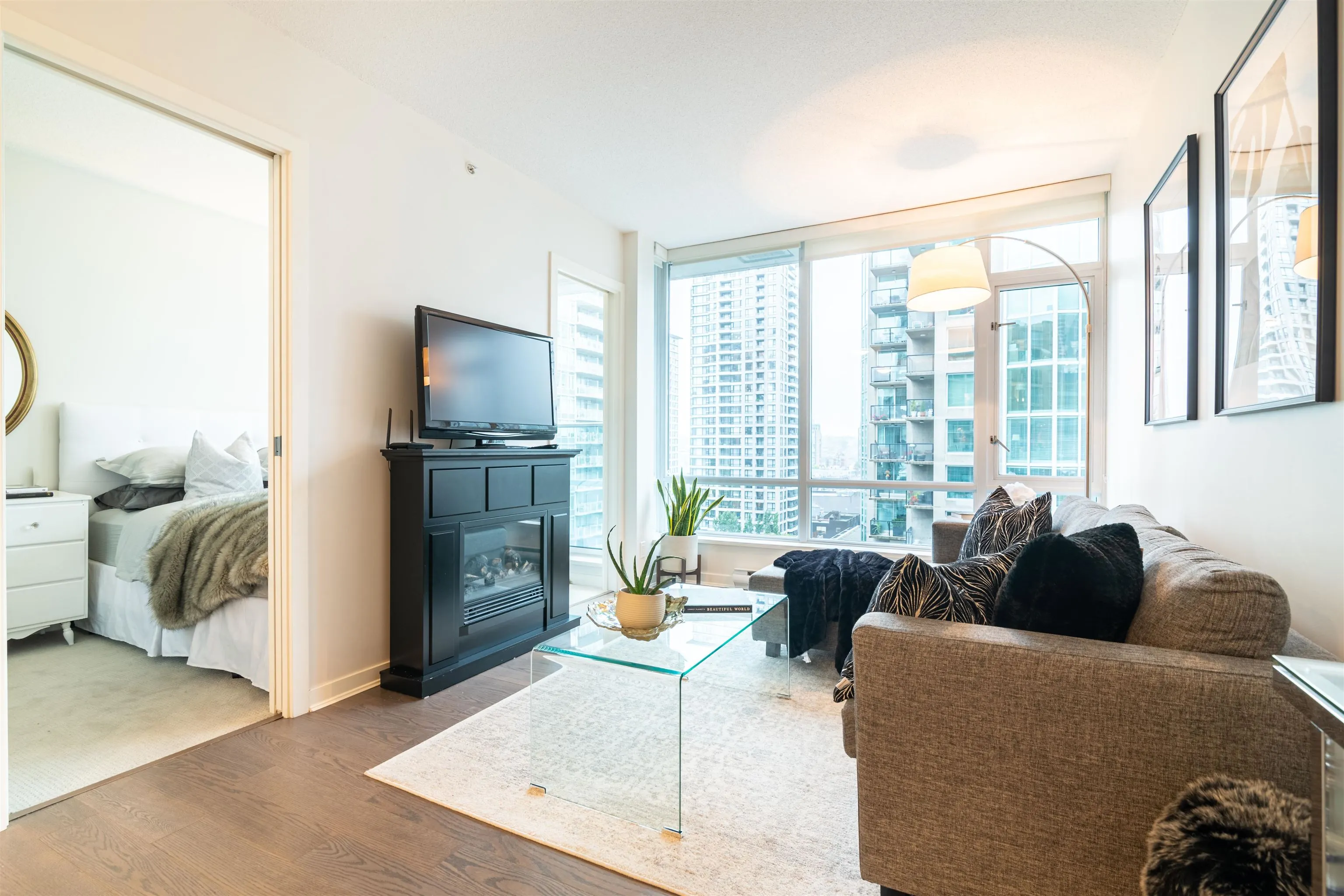 907 833 Homer Street