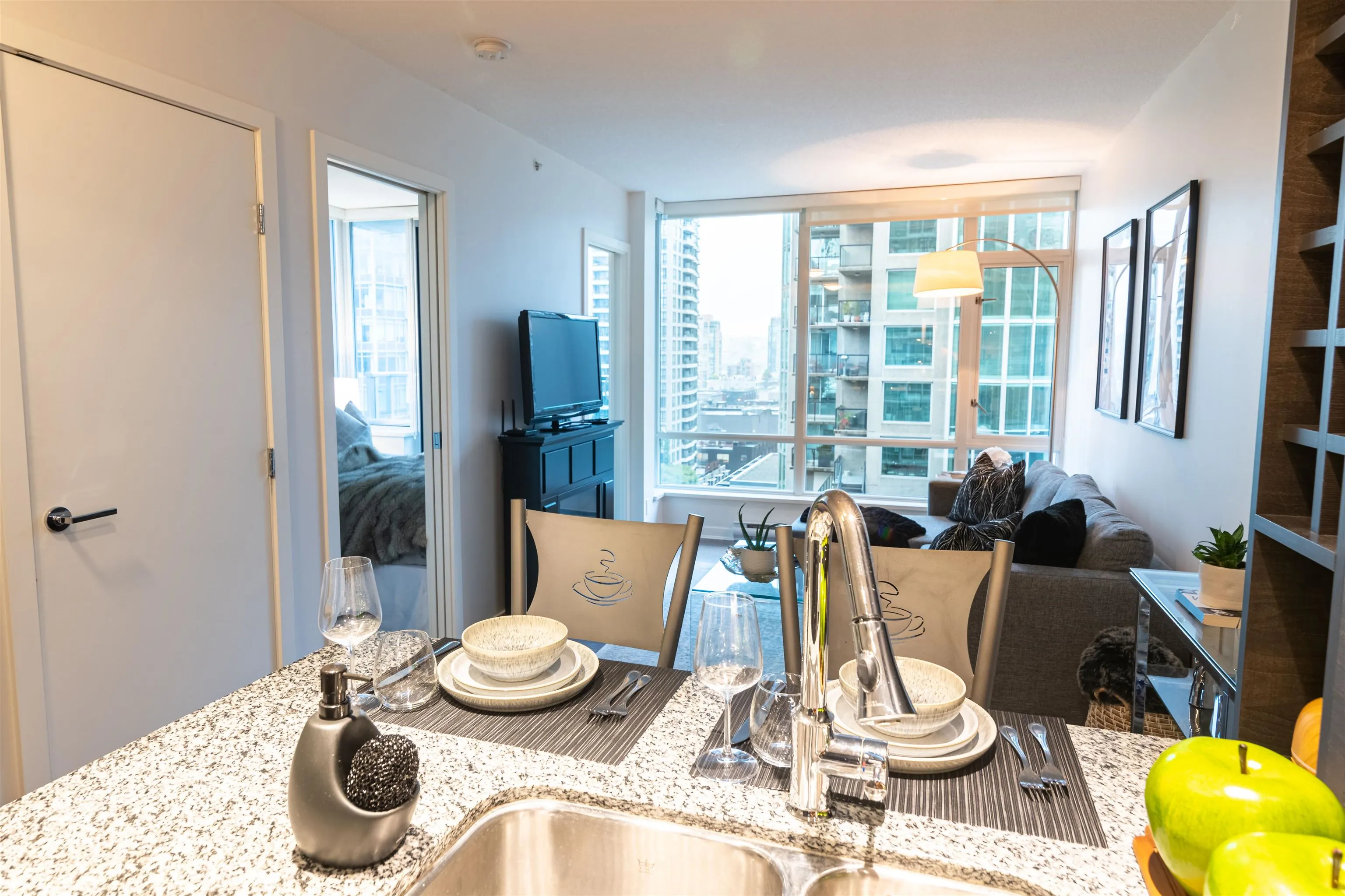 907 833 Homer Street