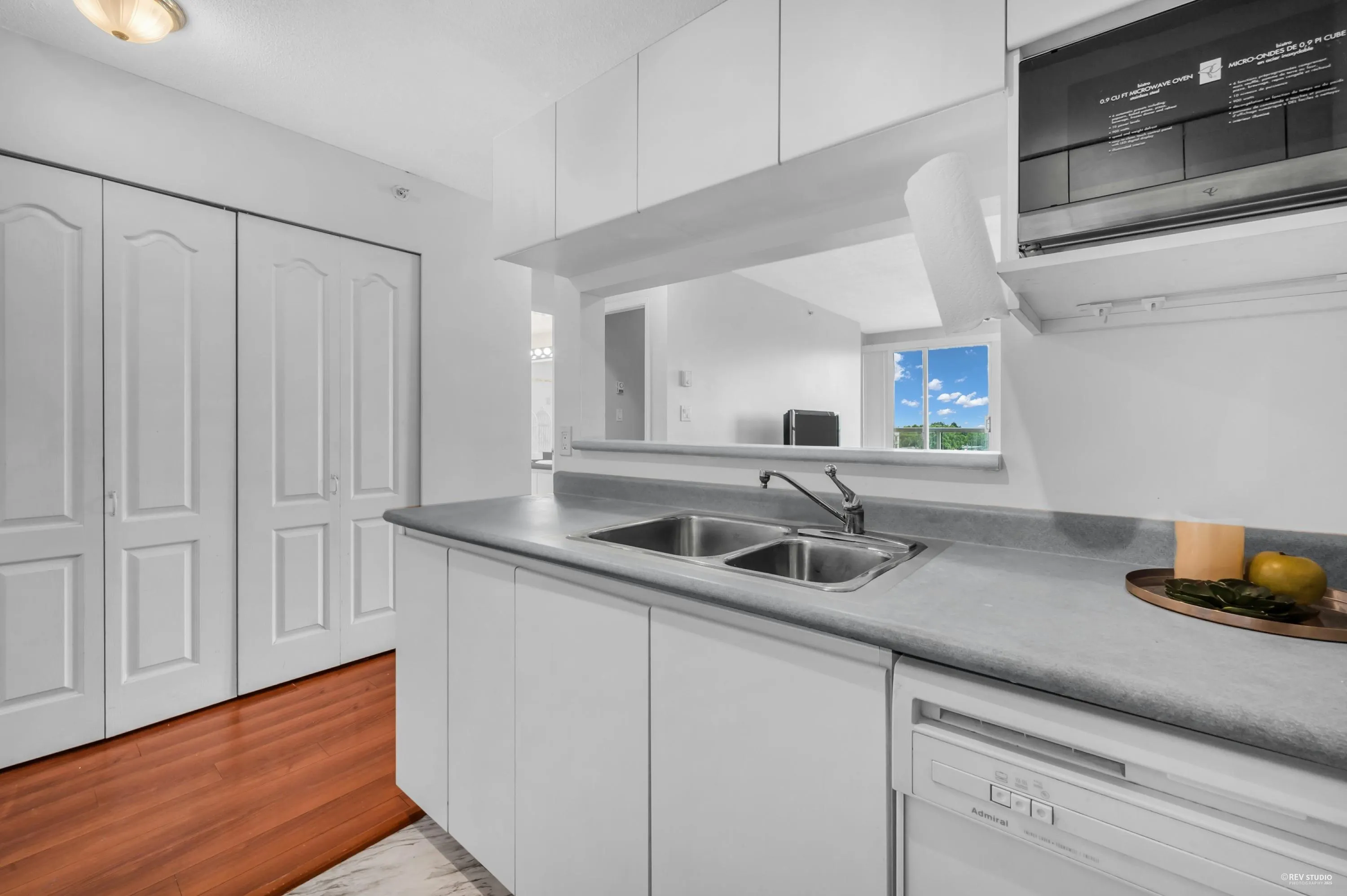 1007 3489 Ascot Place