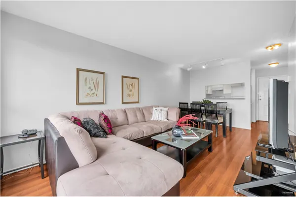 1007 3489 Ascot Place