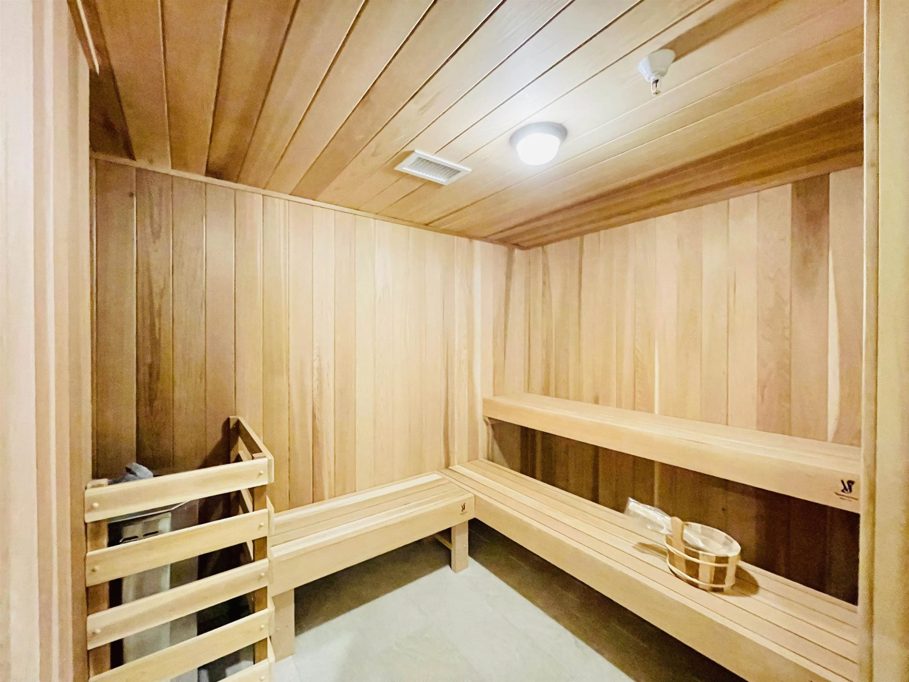 410 1588 Johnston Road