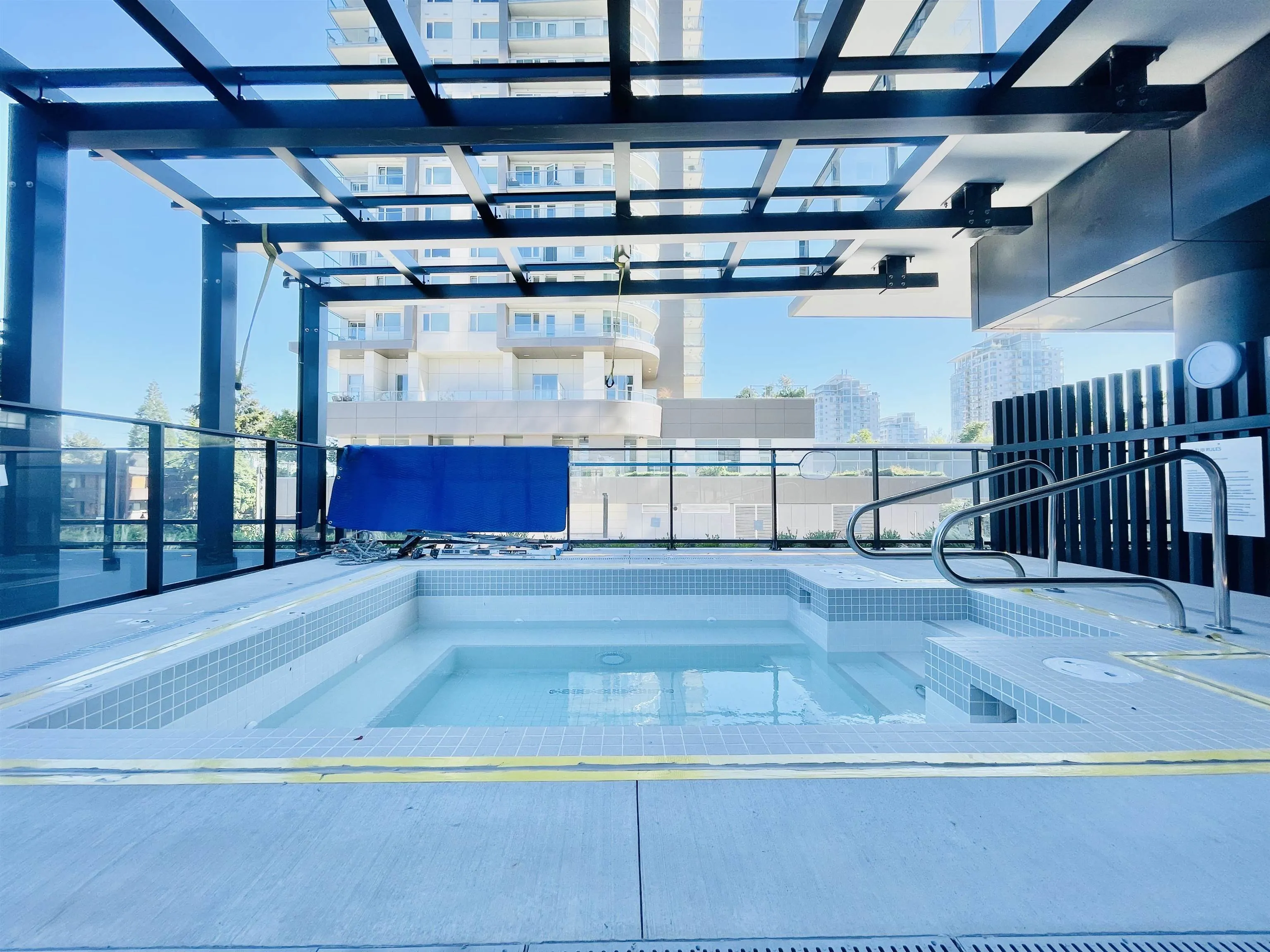 410 1588 Johnston Road