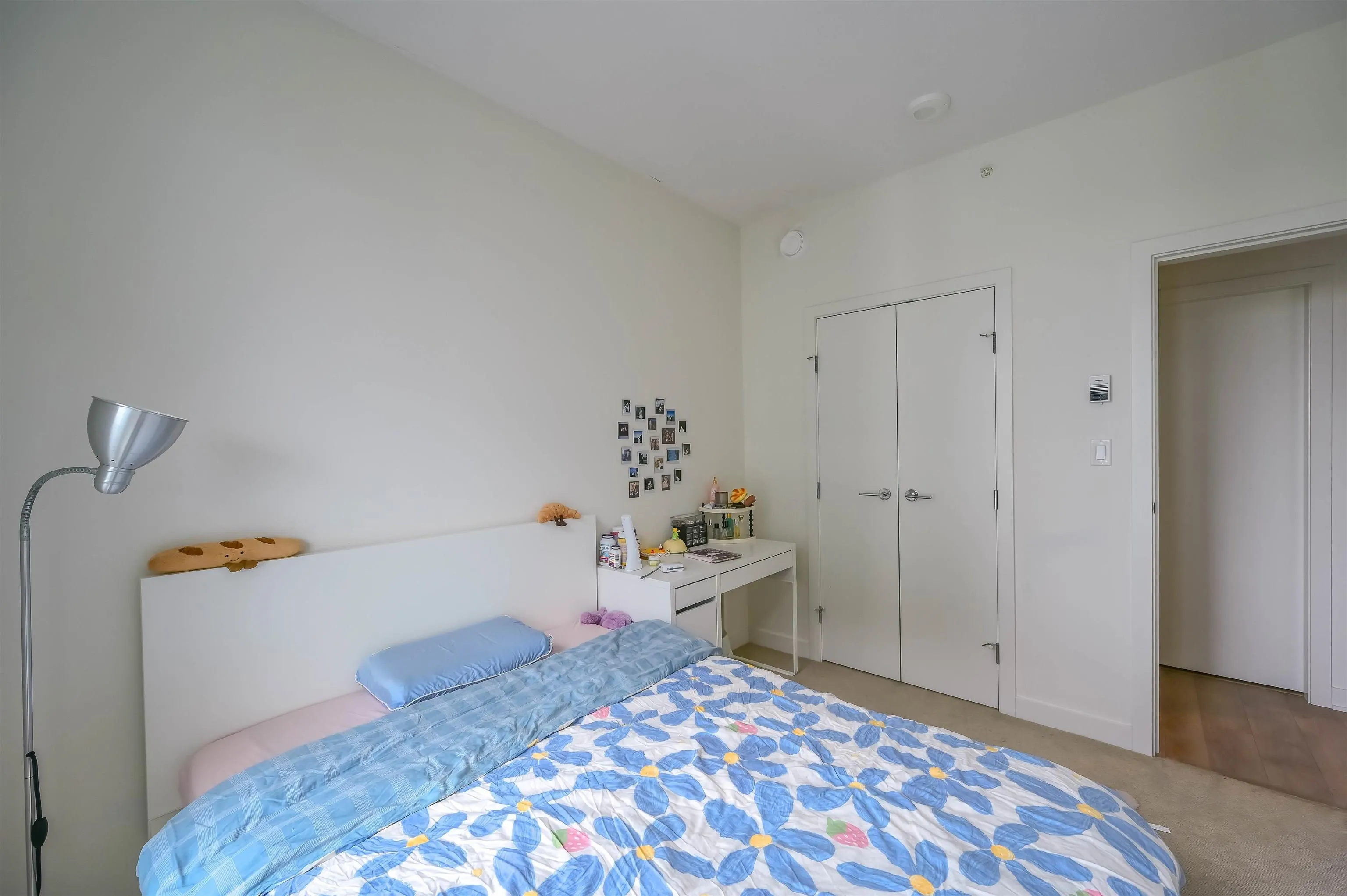 8xx 8850 University Crescent