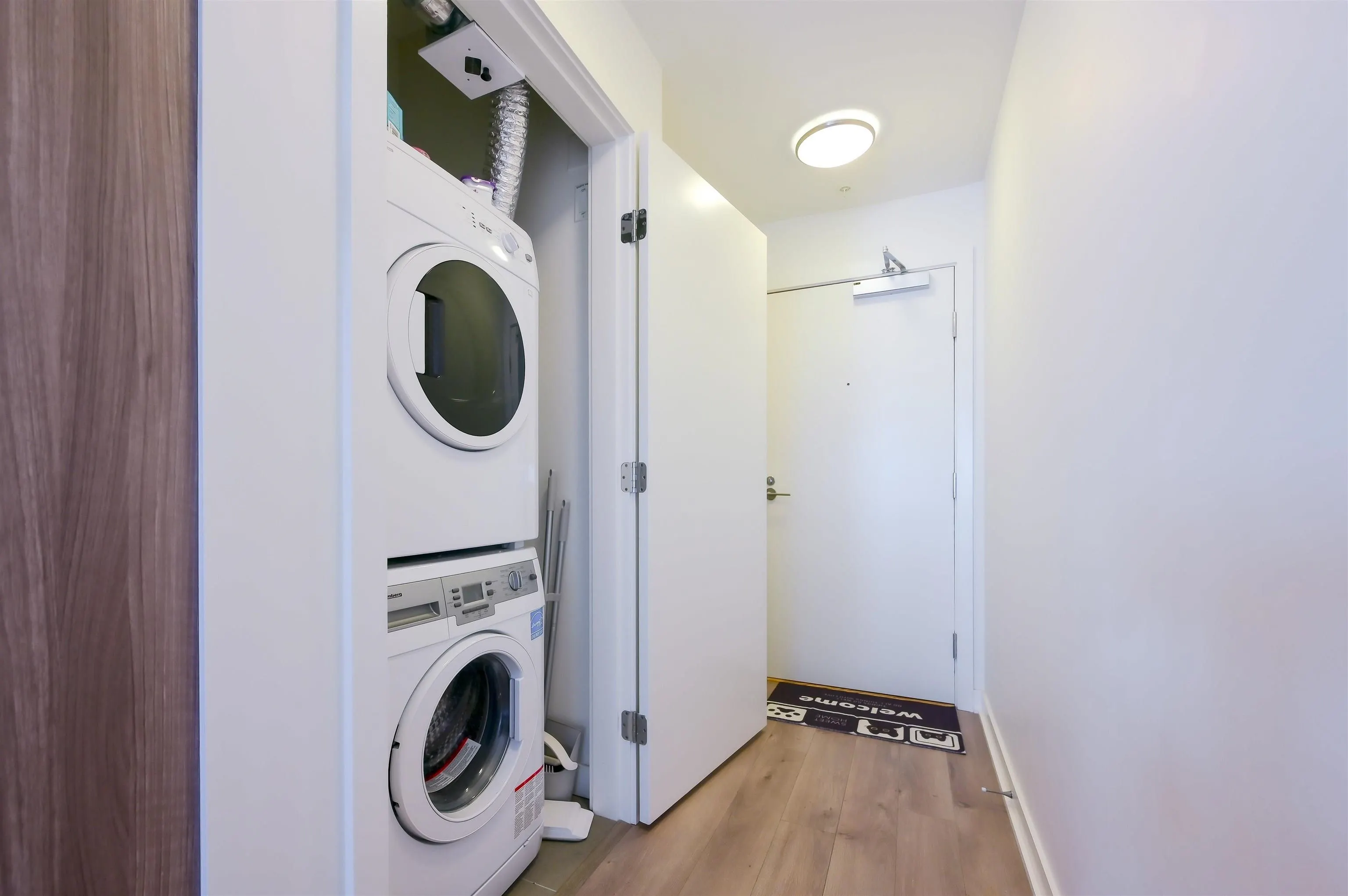 8xx 8850 University Crescent