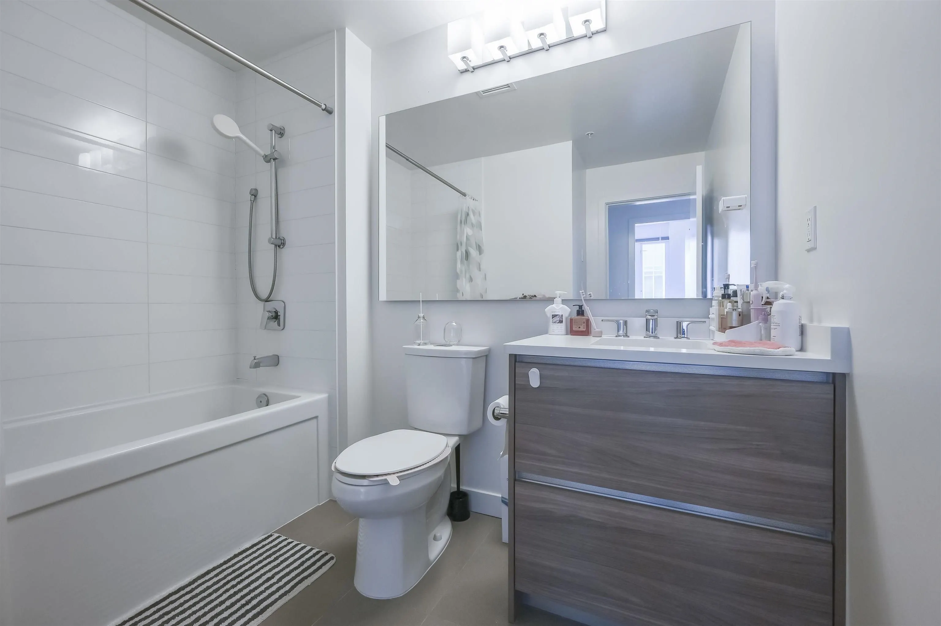 8xx 8850 University Crescent