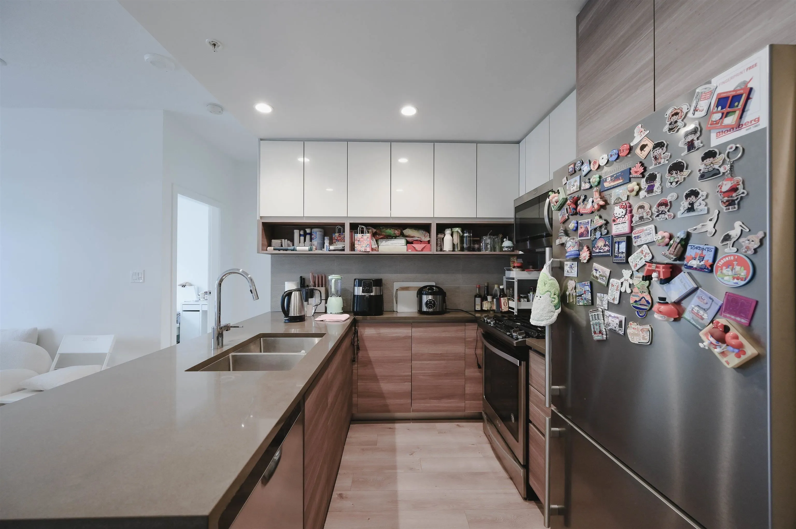 8xx 8850 University Crescent