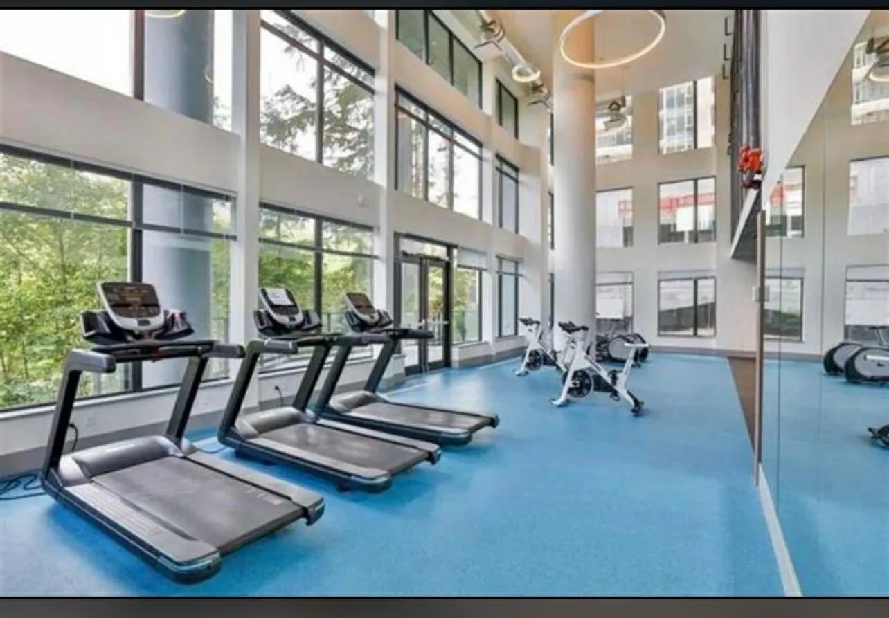 8xx 8850 University Crescent