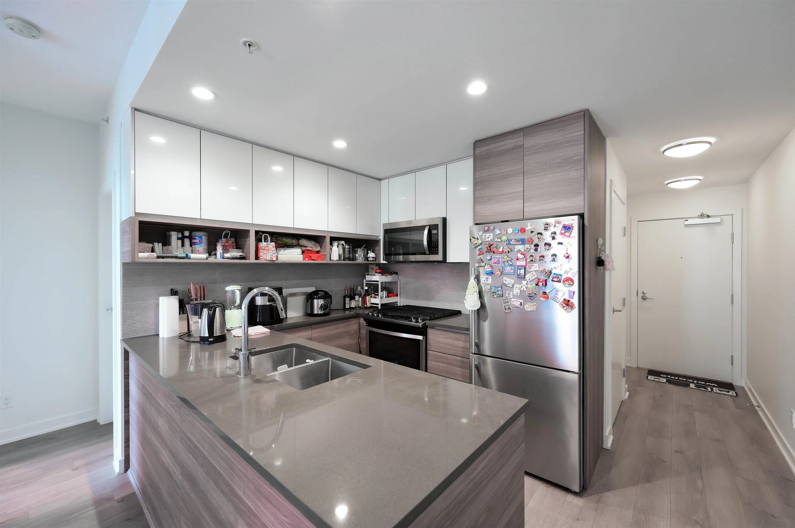 8xx 8850 University Crescent