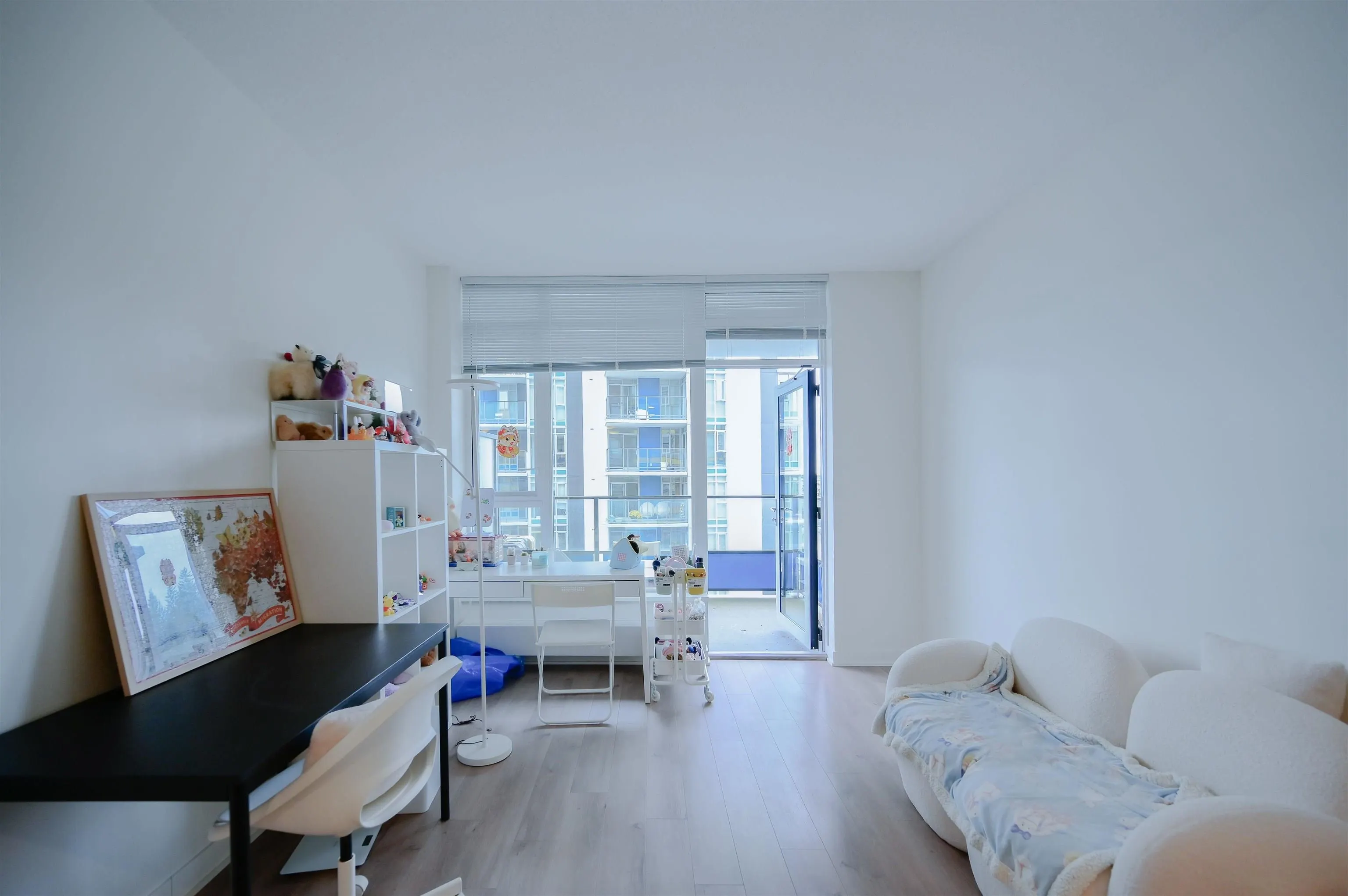 8xx 8850 University Crescent