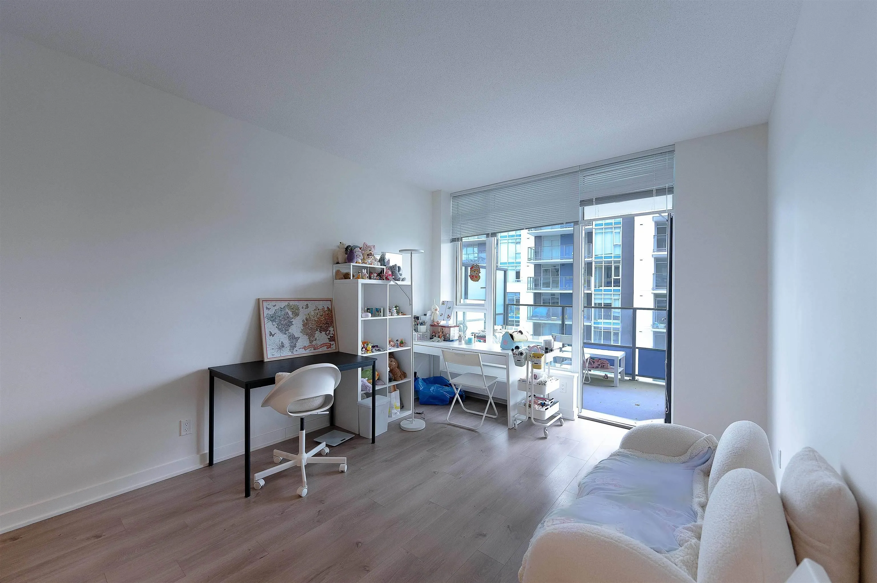 8xx 8850 University Crescent