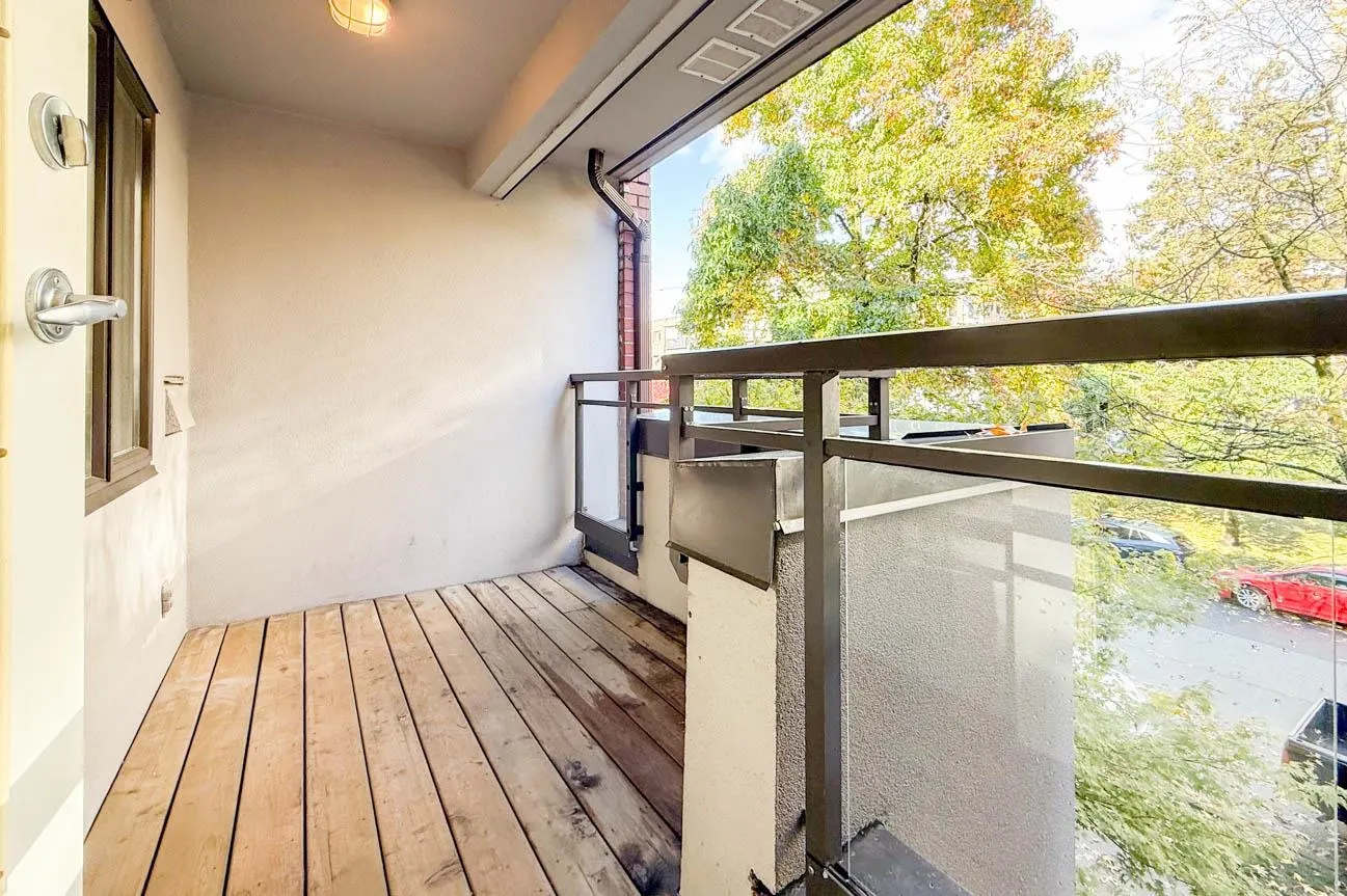 512 345 Lonsdale Avenue