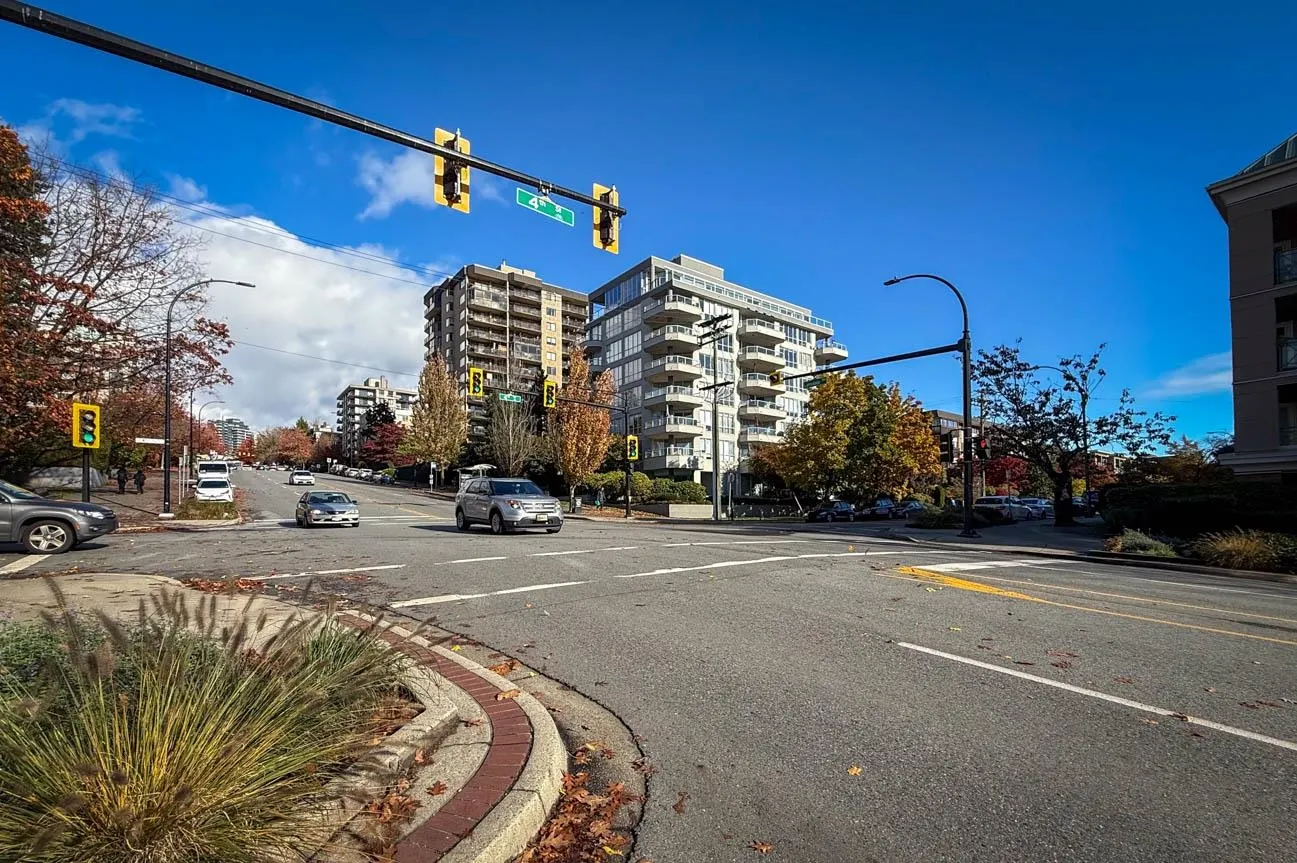 512 345 Lonsdale Avenue