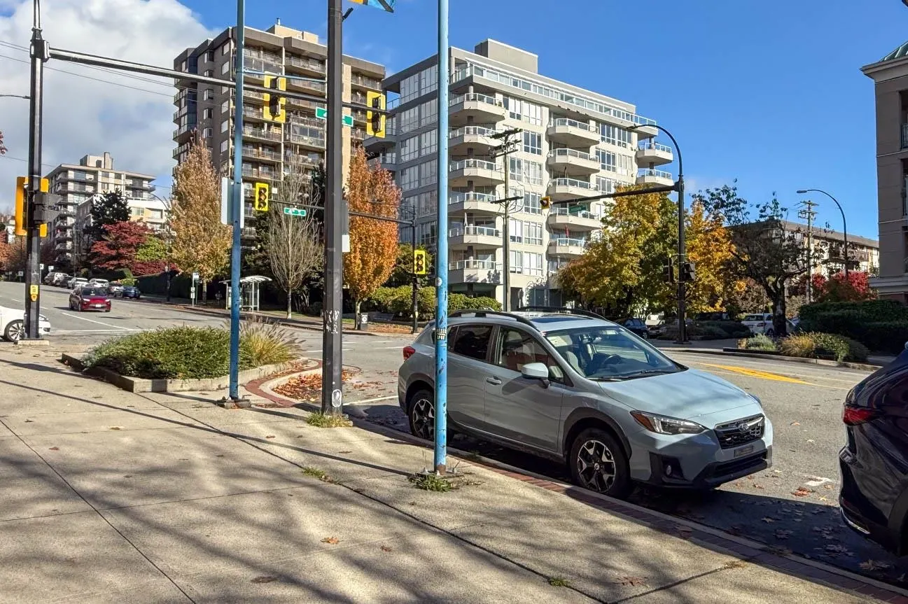 512 345 Lonsdale Avenue