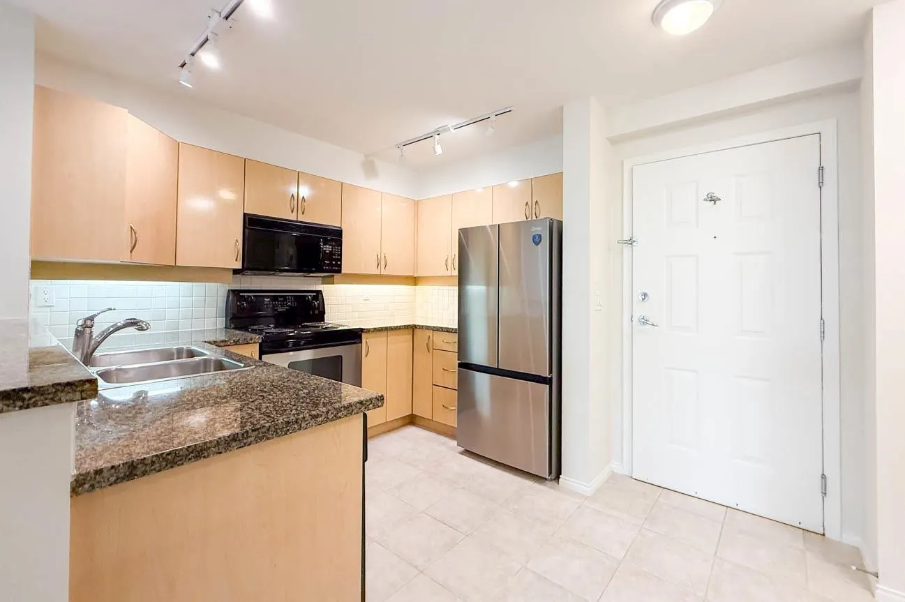 512 345 Lonsdale Avenue