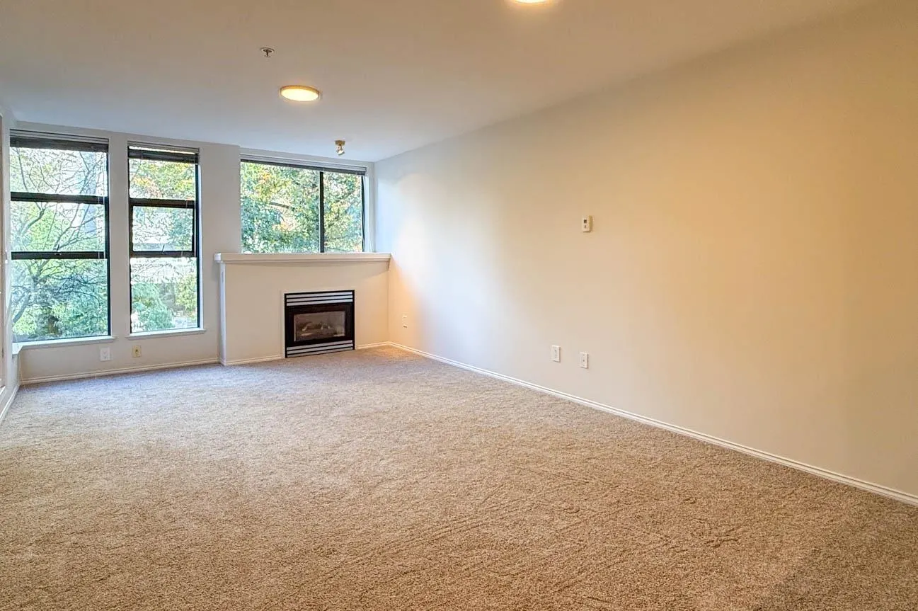 512 345 Lonsdale Avenue