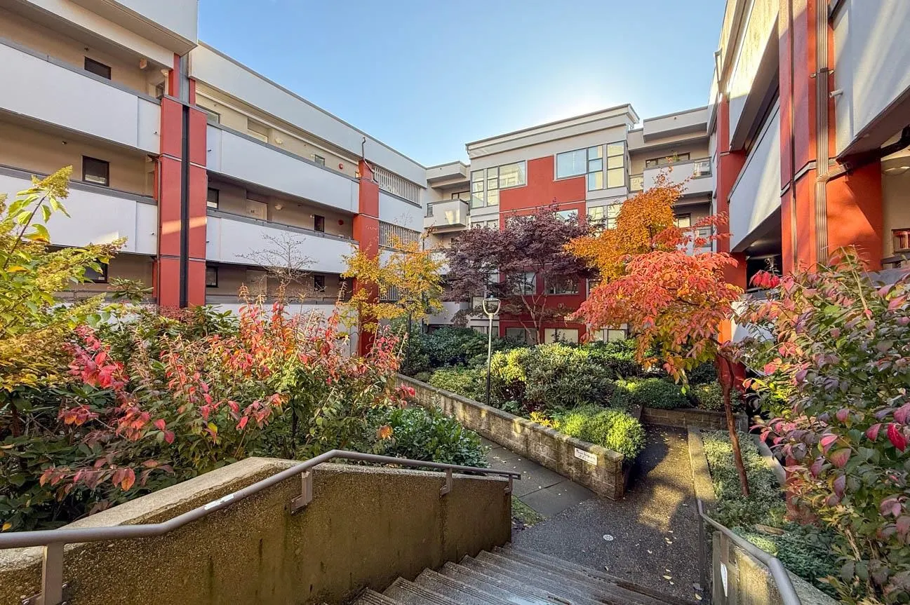 512 345 Lonsdale Avenue