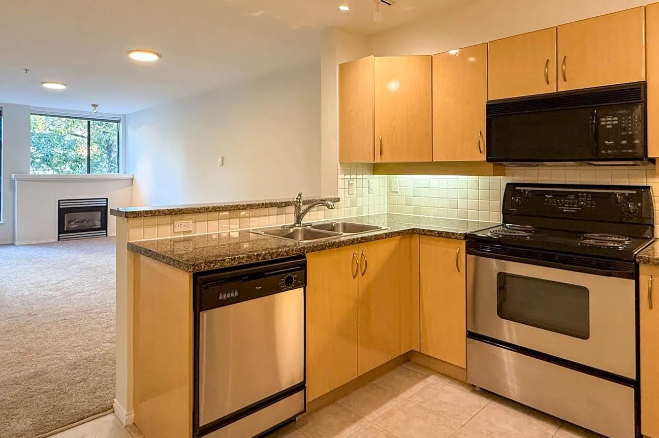 512 345 Lonsdale Avenue