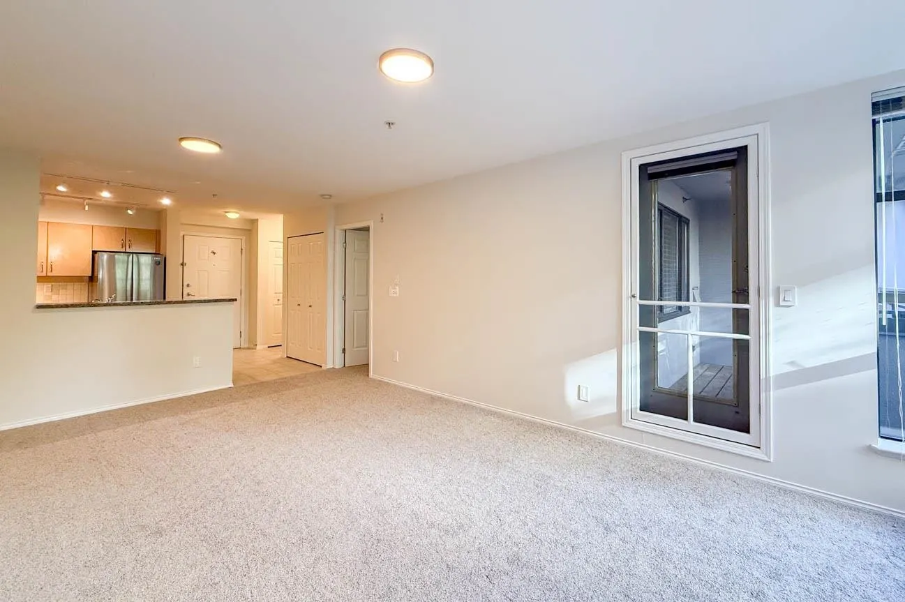 512 345 Lonsdale Avenue