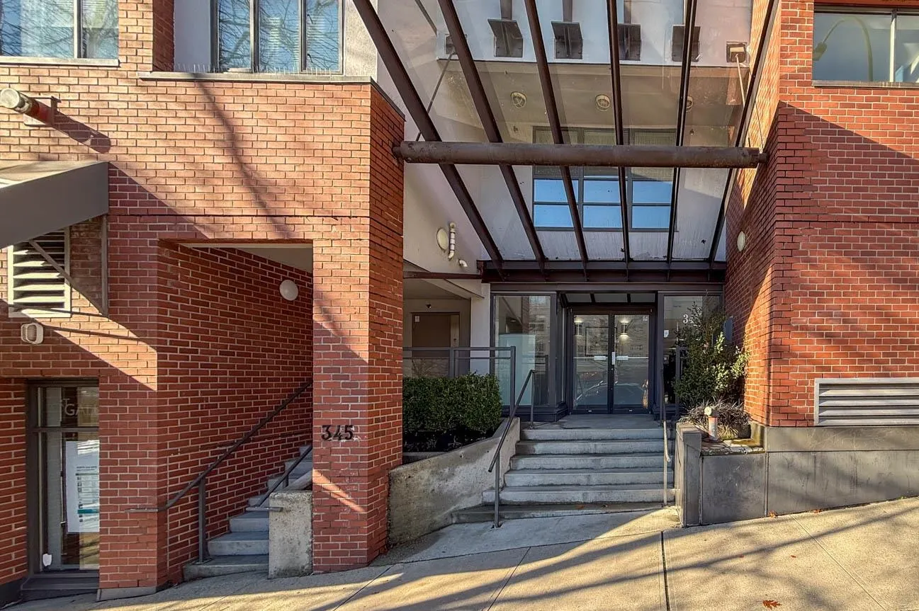 512 345 Lonsdale Avenue