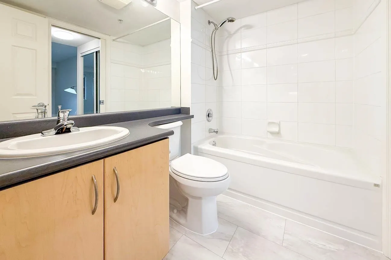 512 345 Lonsdale Avenue