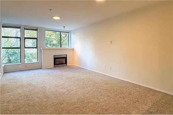 512 345 Lonsdale Avenue