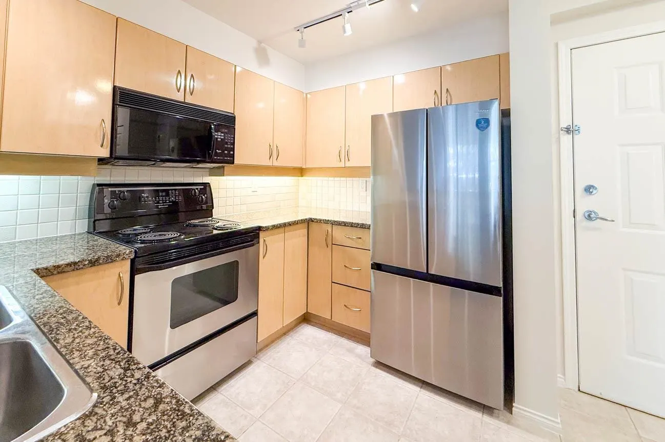 512 345 Lonsdale Avenue