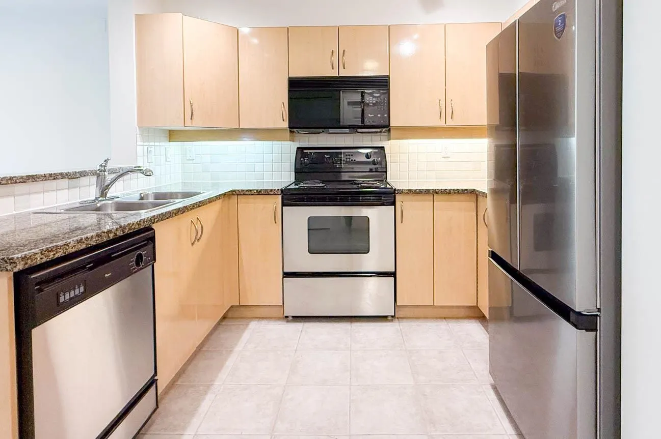 512 345 Lonsdale Avenue