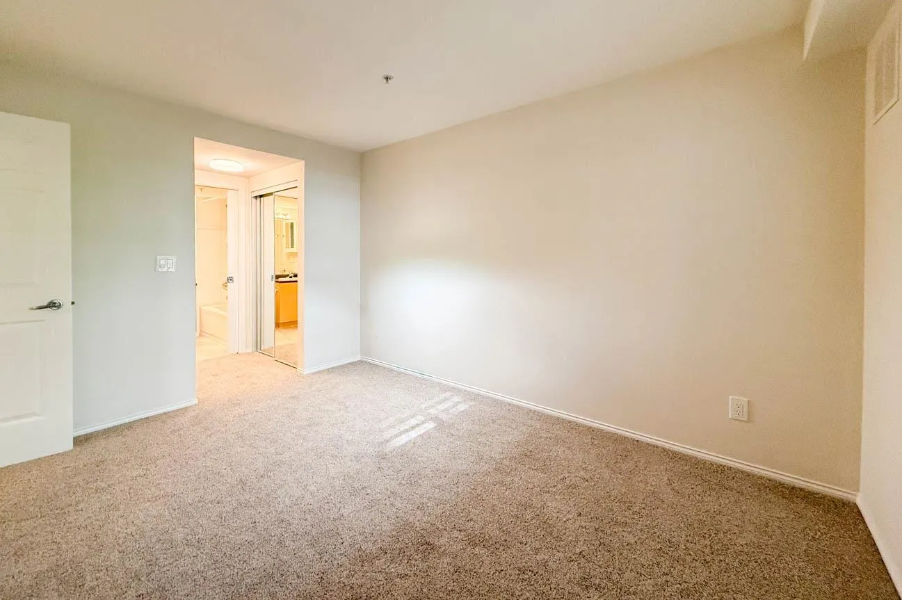 512 345 Lonsdale Avenue