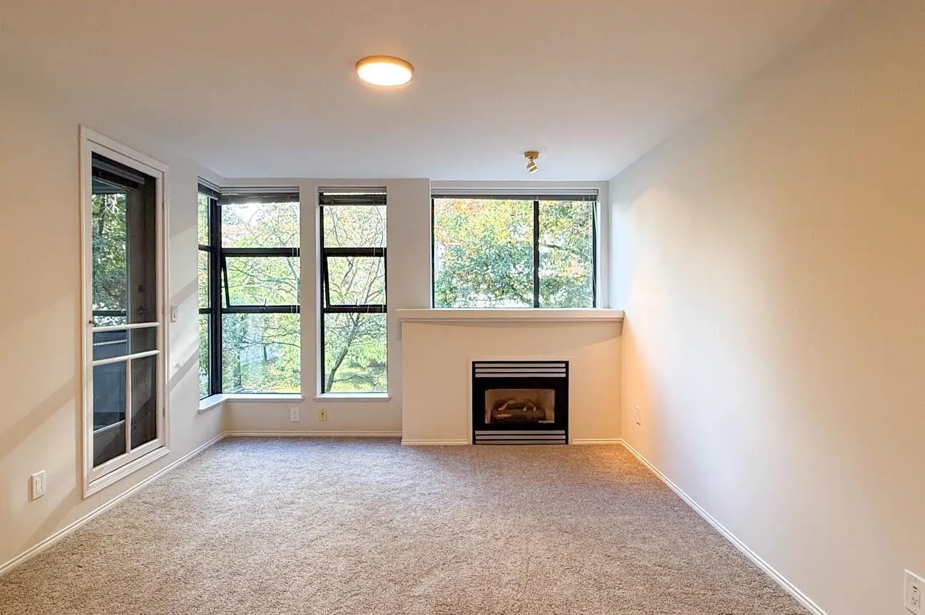 512 345 Lonsdale Avenue