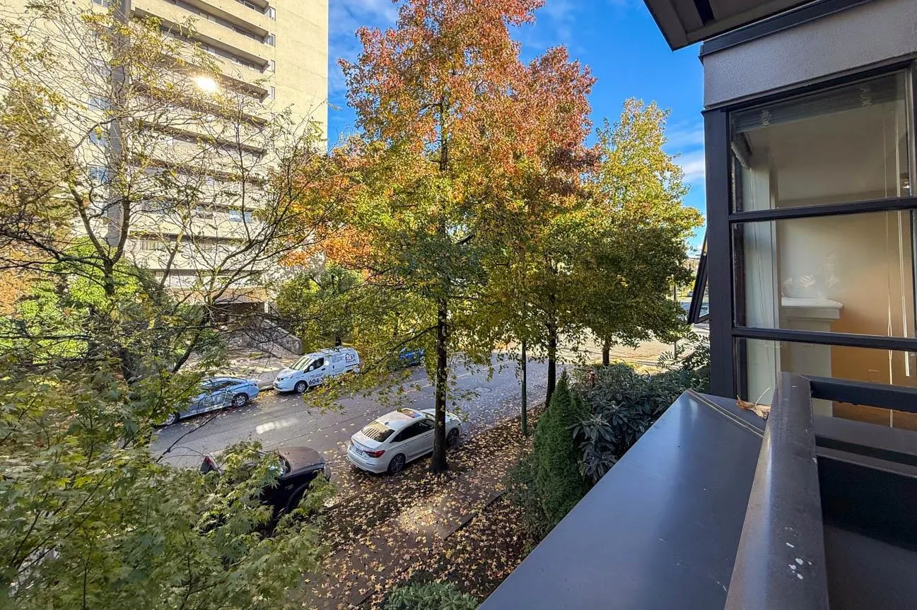 512 345 Lonsdale Avenue