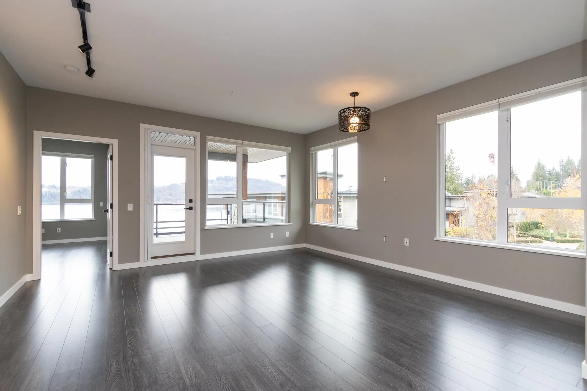 403 3911 Cates Landing