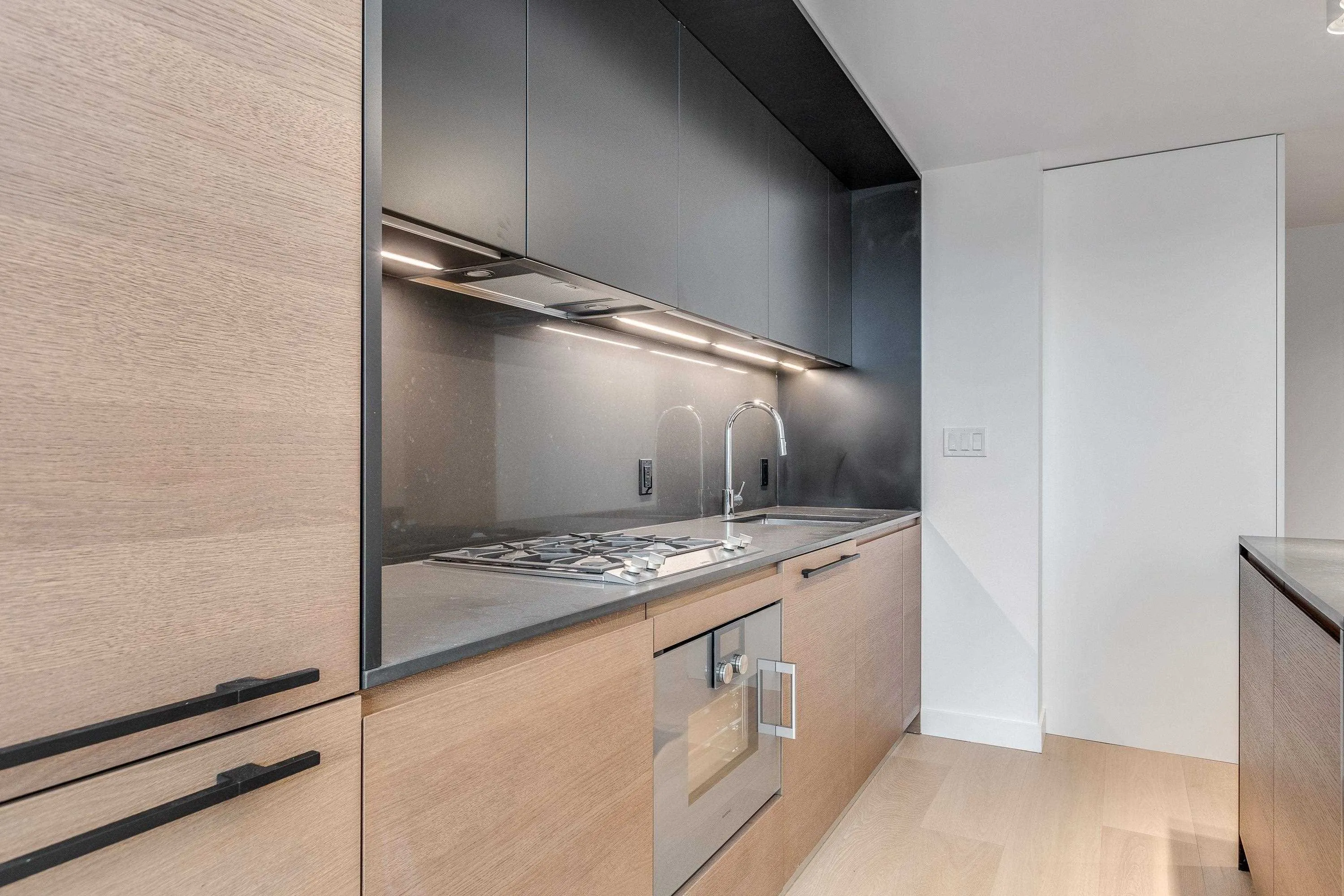 1102 1289 Hornby Street