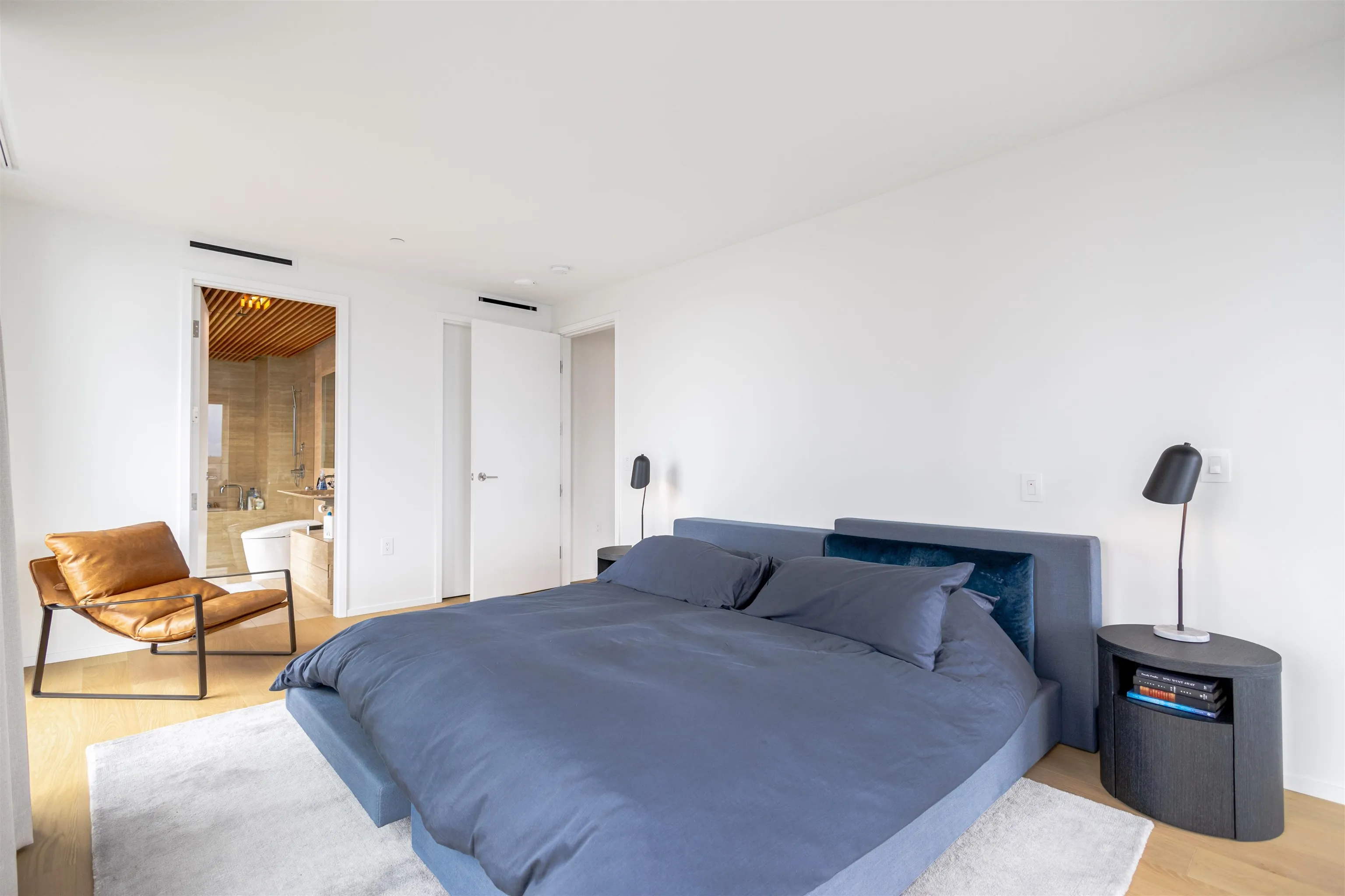 2603 1568 Alberni St