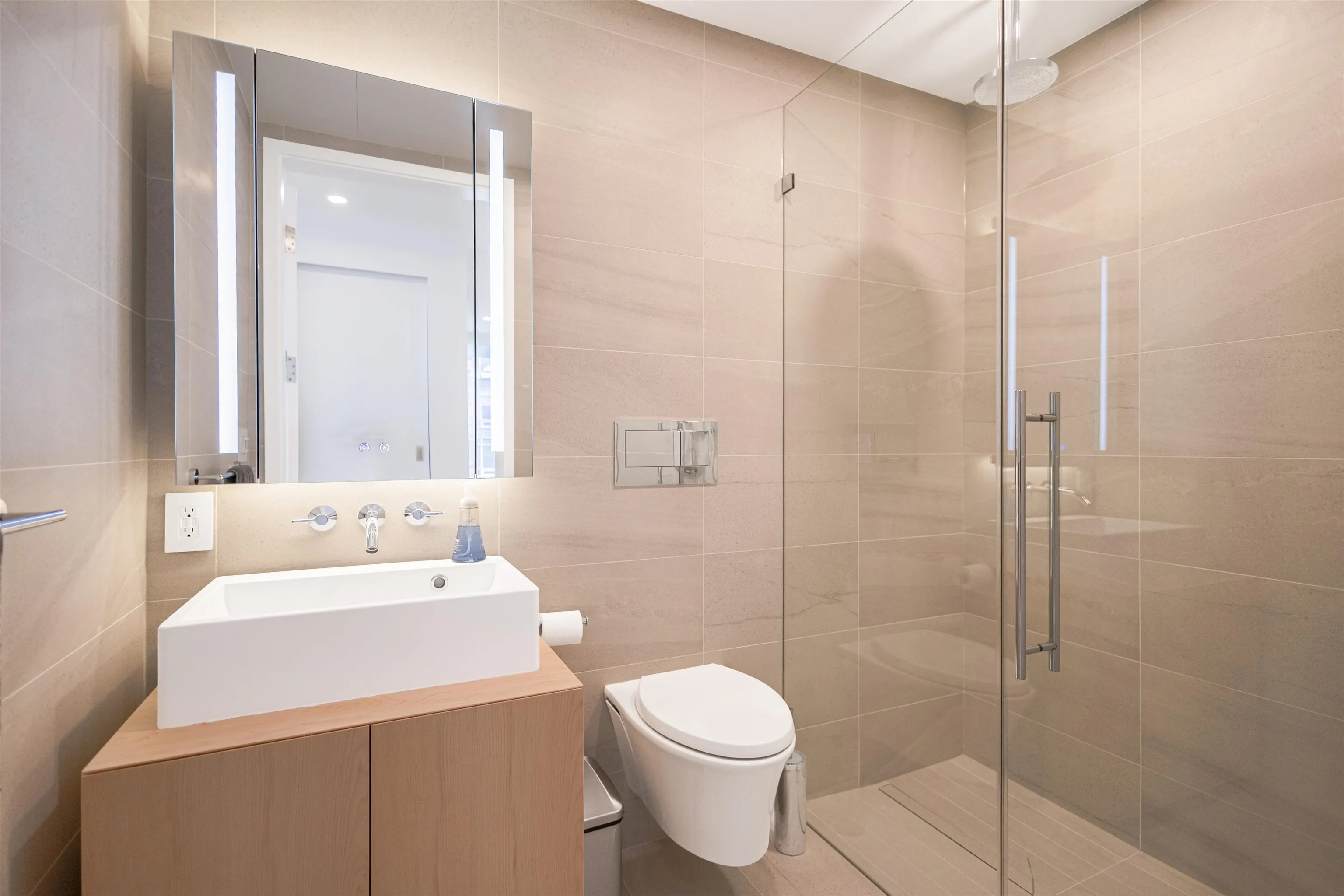 2603 1568 Alberni St