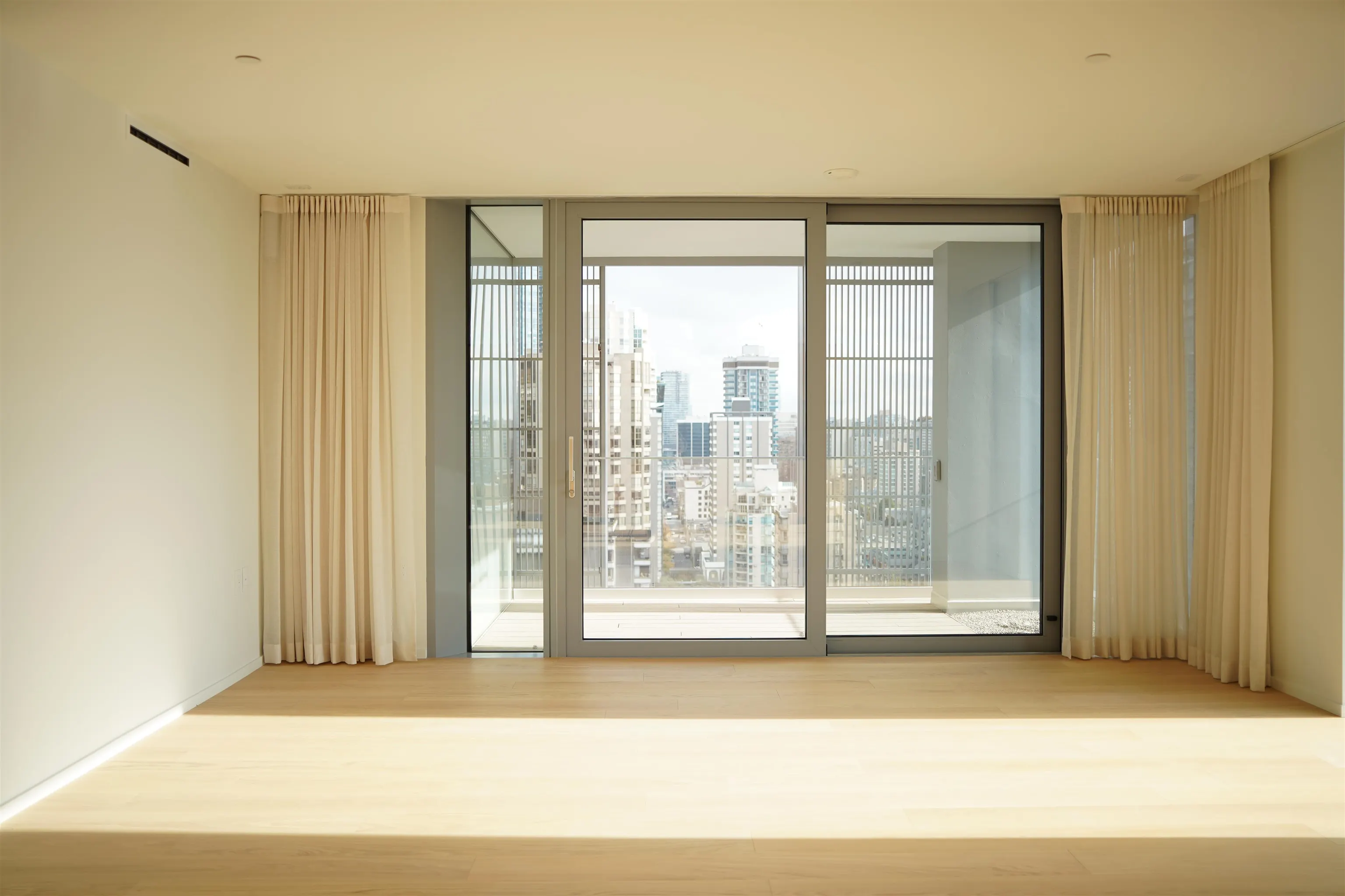 2603 1568 Alberni St