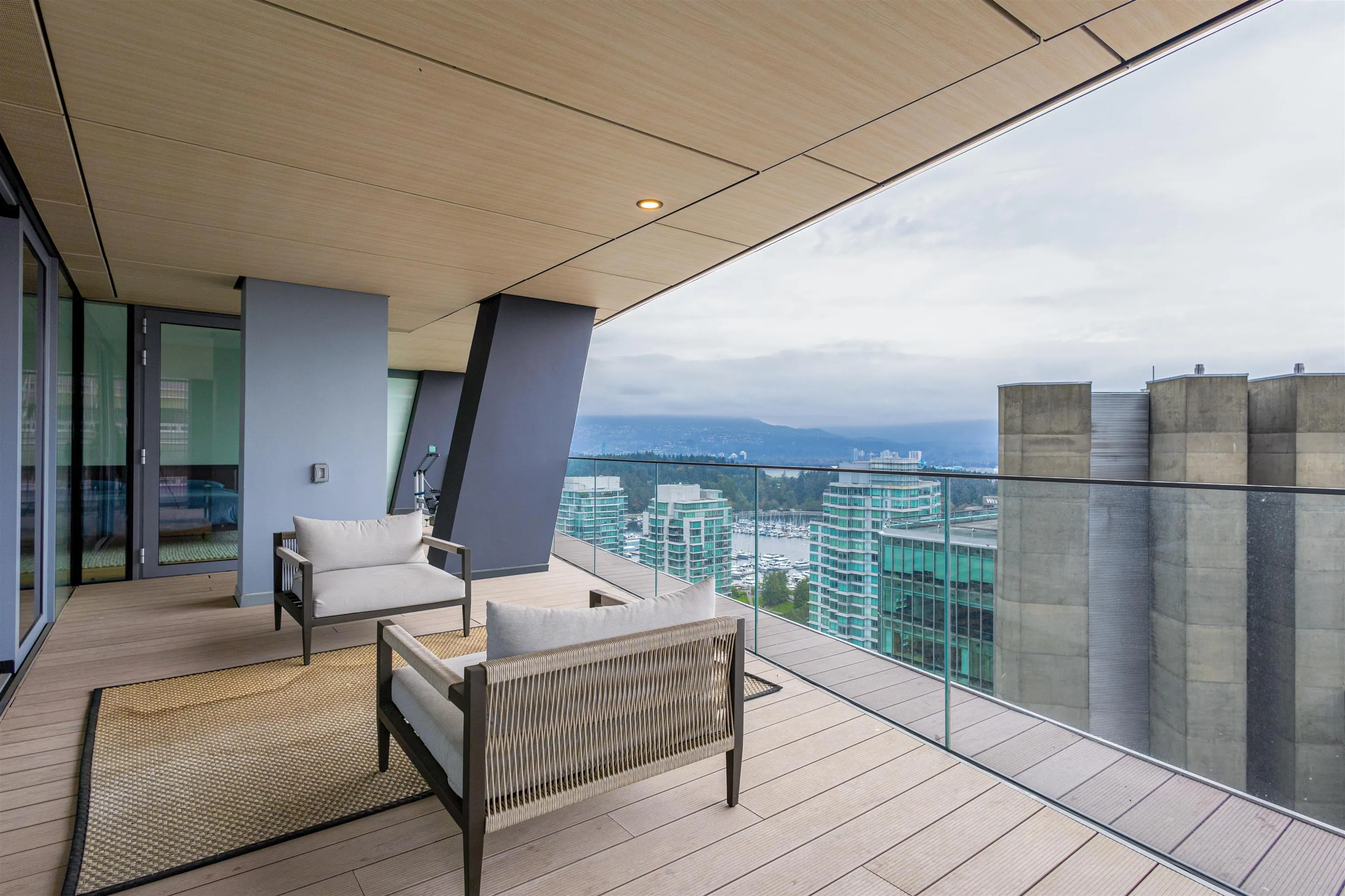 2603 1568 Alberni St