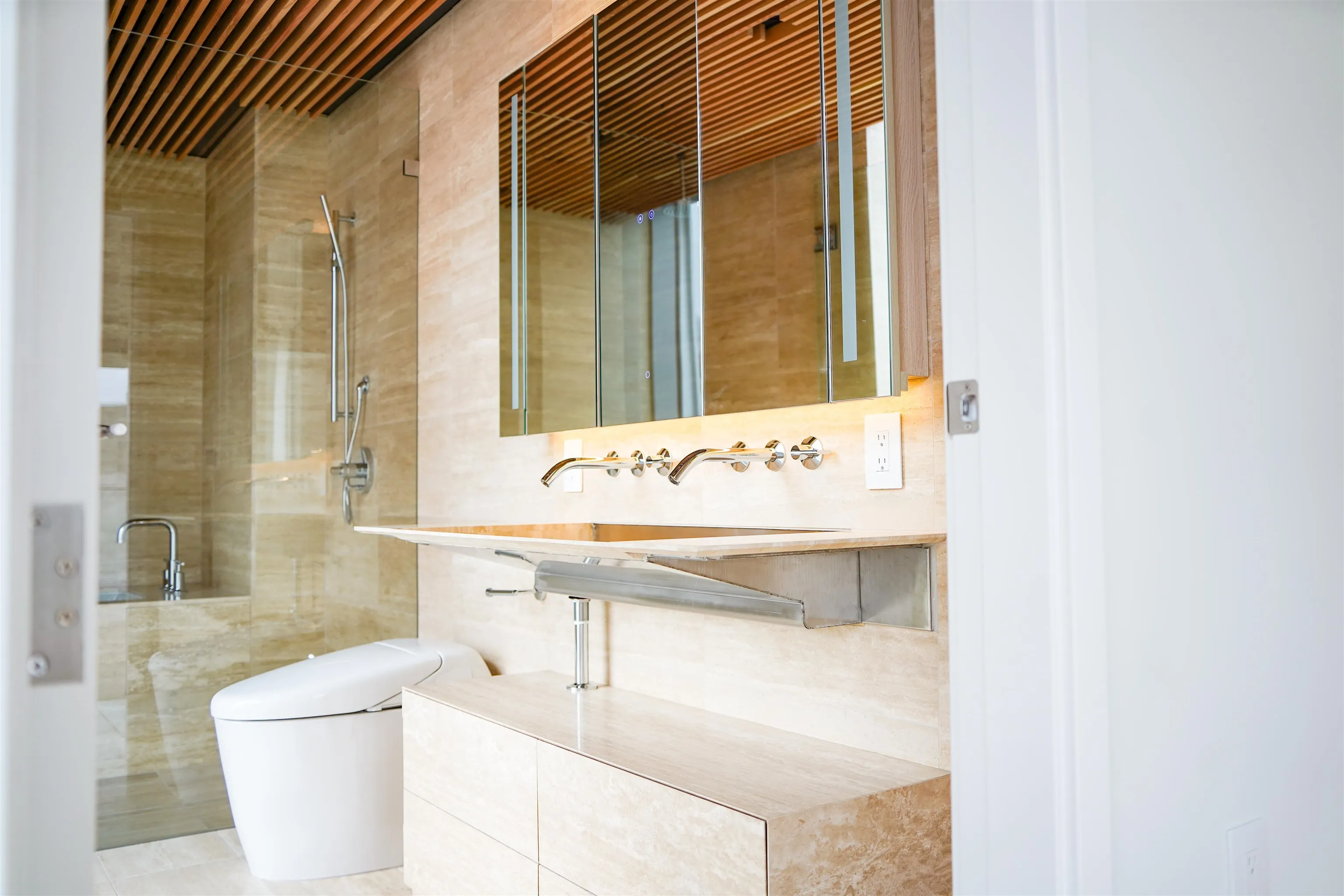 2603 1568 Alberni St