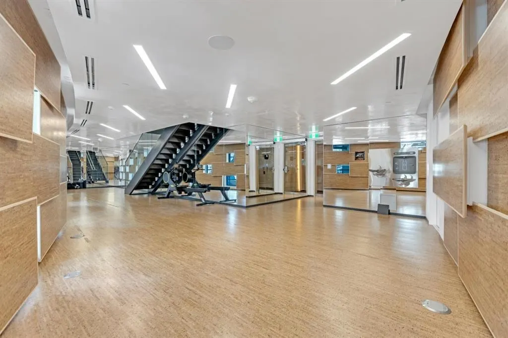 2603 1568 Alberni St