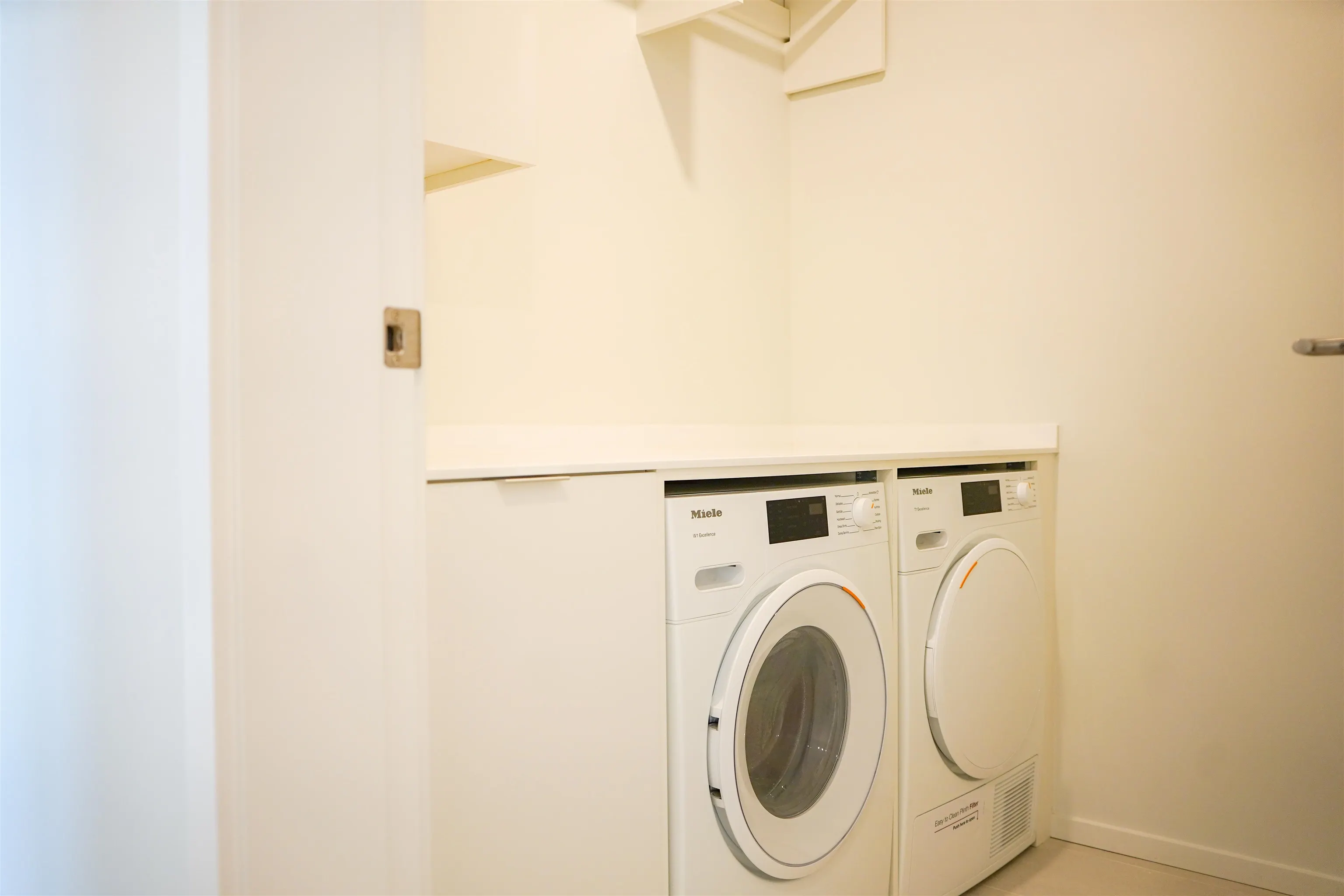 2603 1568 Alberni St