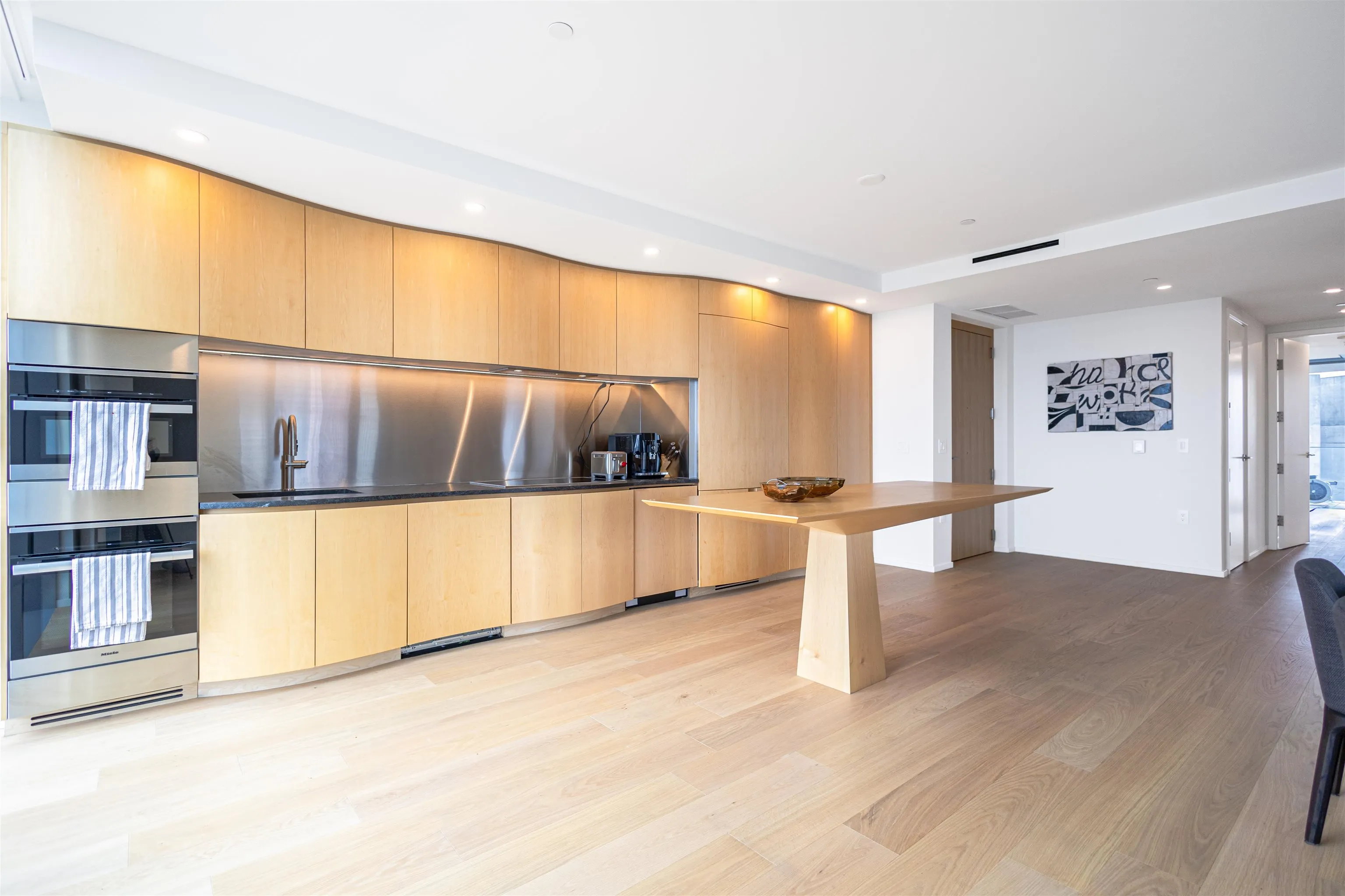 2603 1568 Alberni St