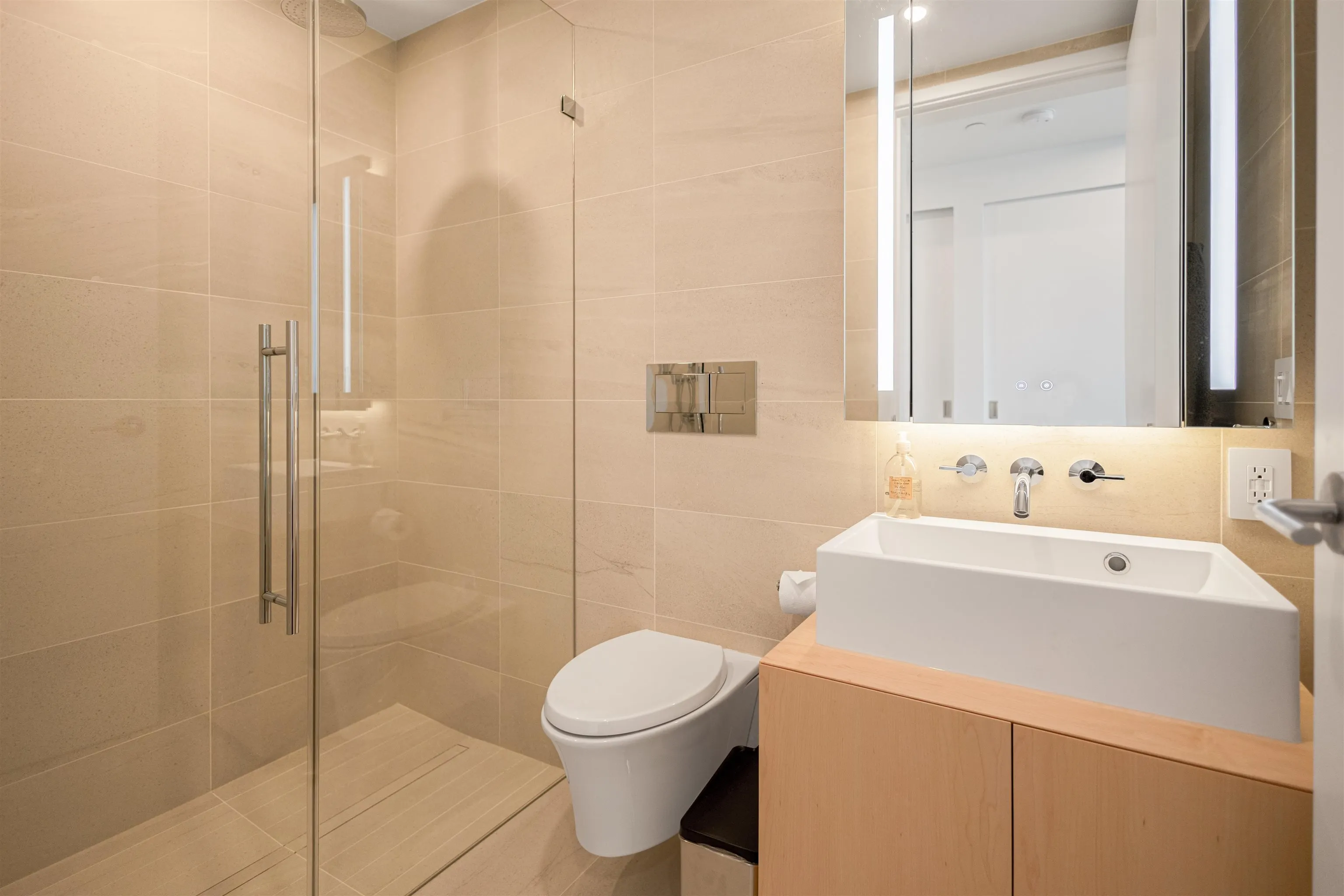 2603 1568 Alberni St