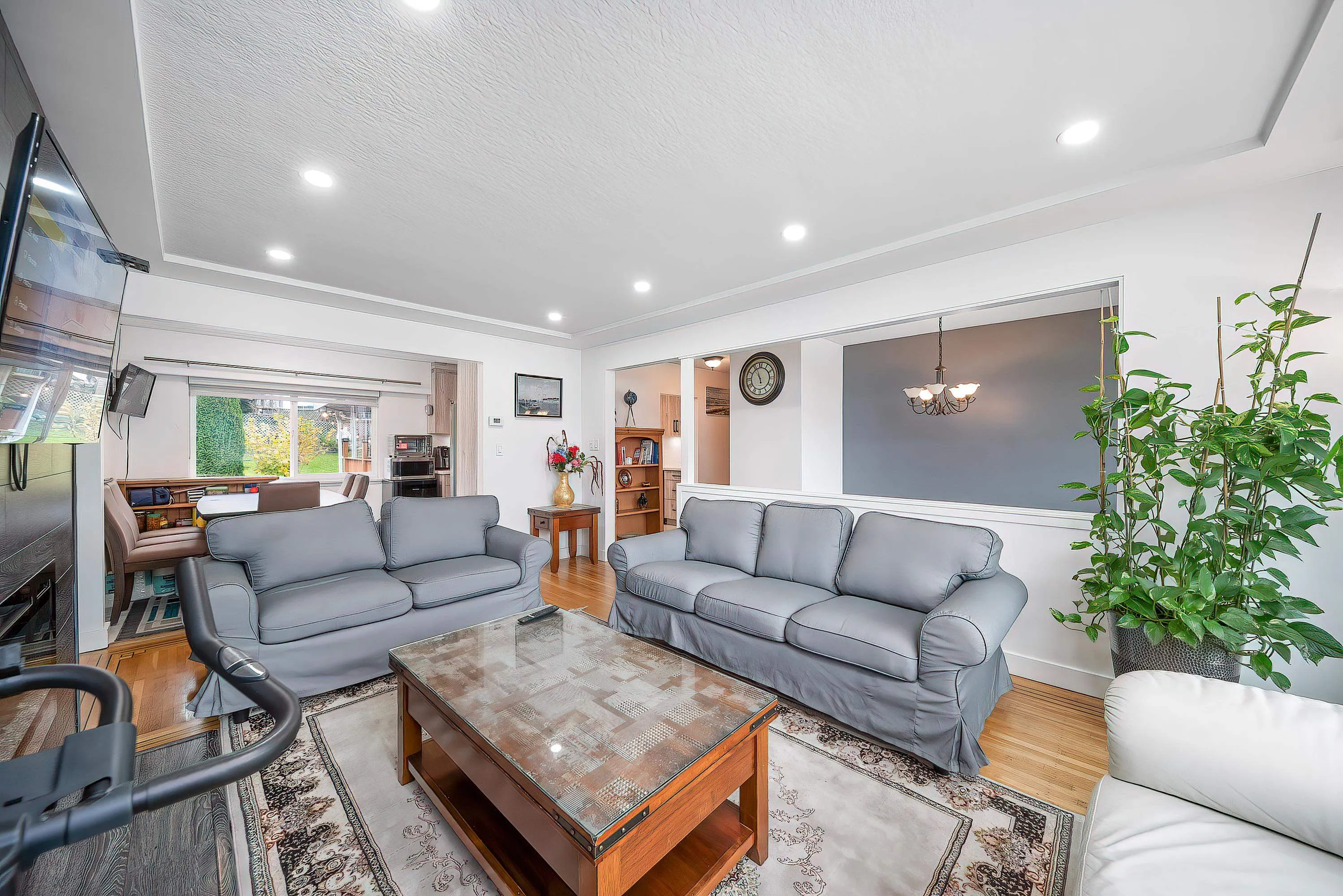 9476 Dawson Crescent