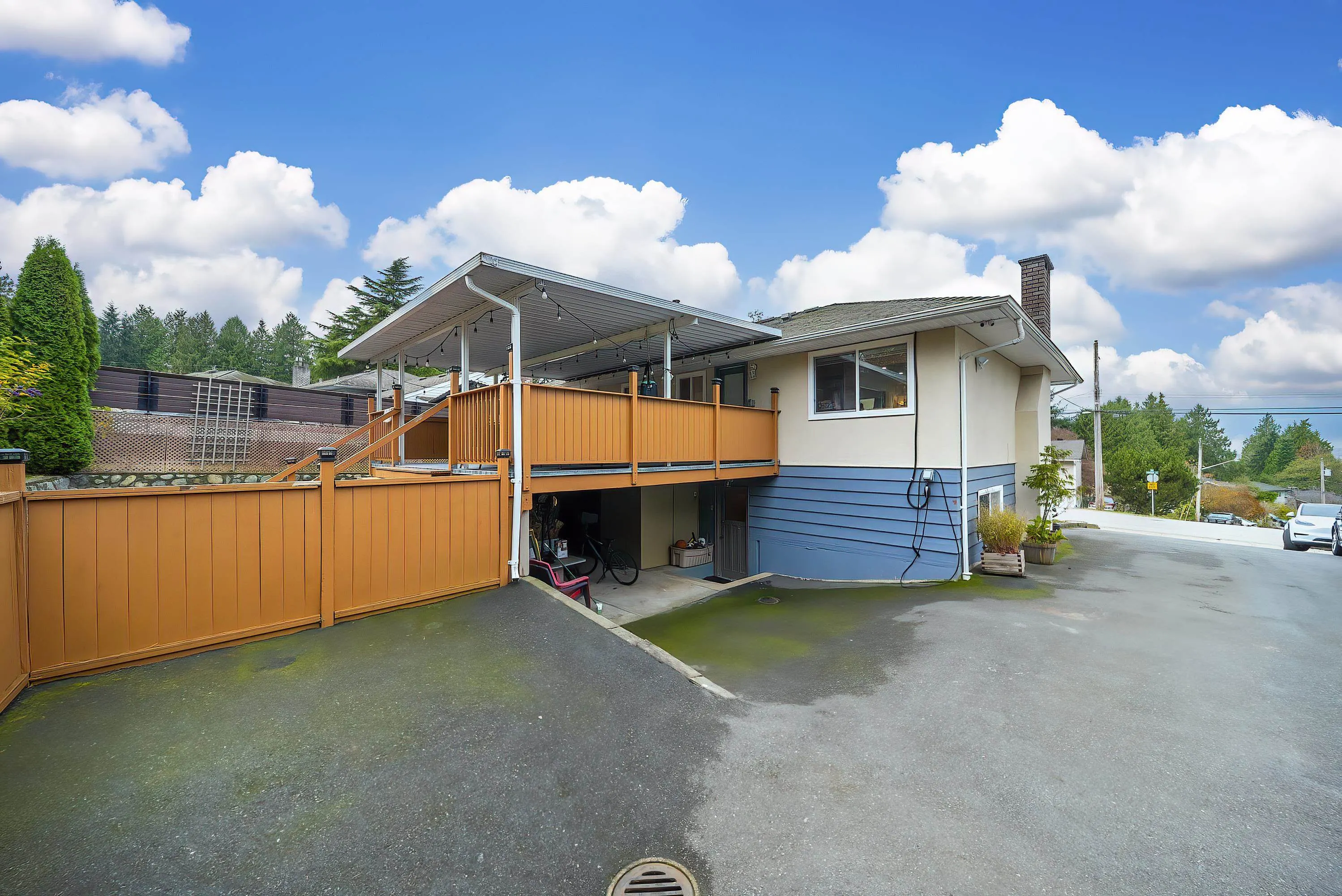 9476 Dawson Crescent